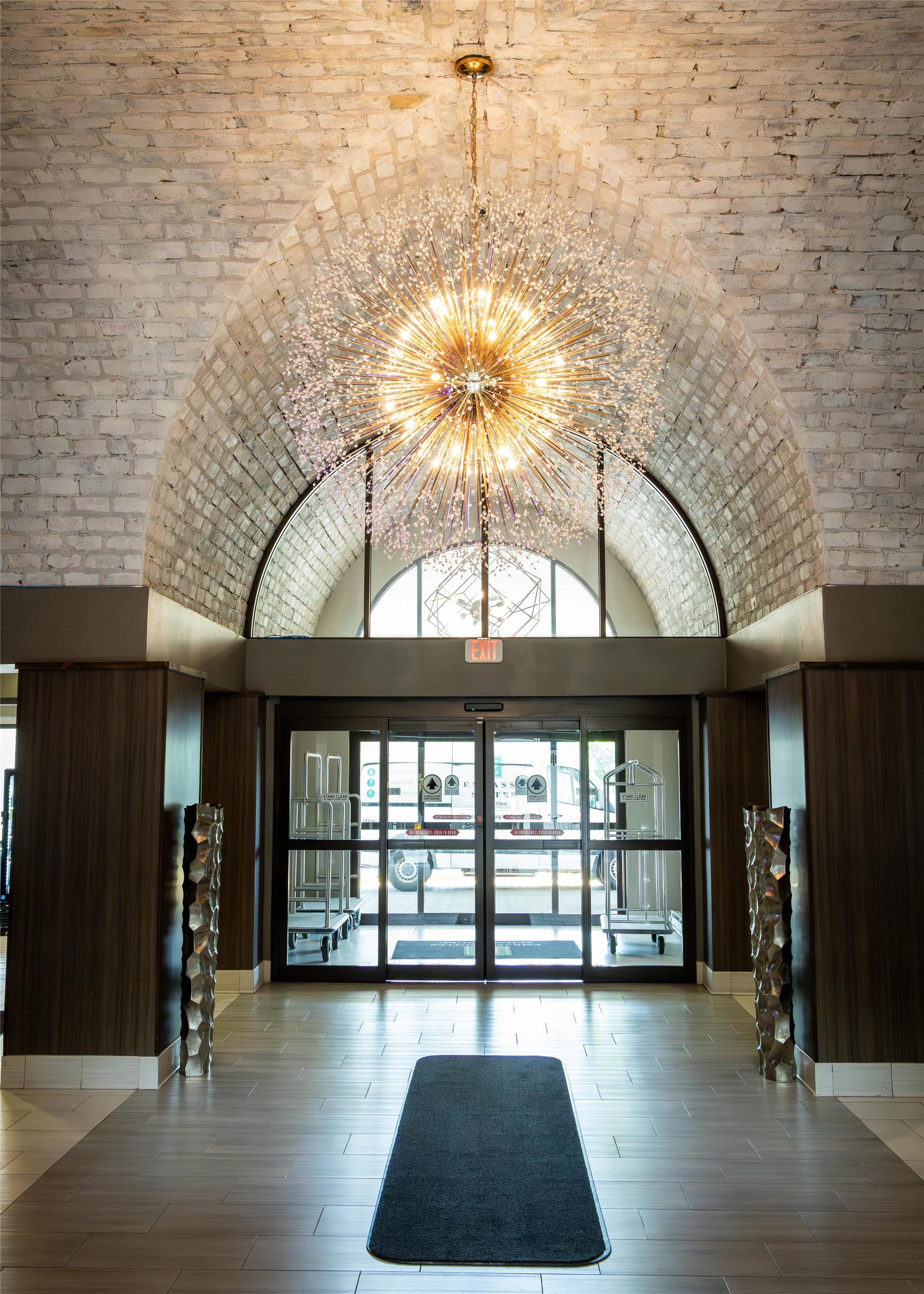 Lobby | Embassy Suites by Hilton Chicago Schaumburg Woodfield