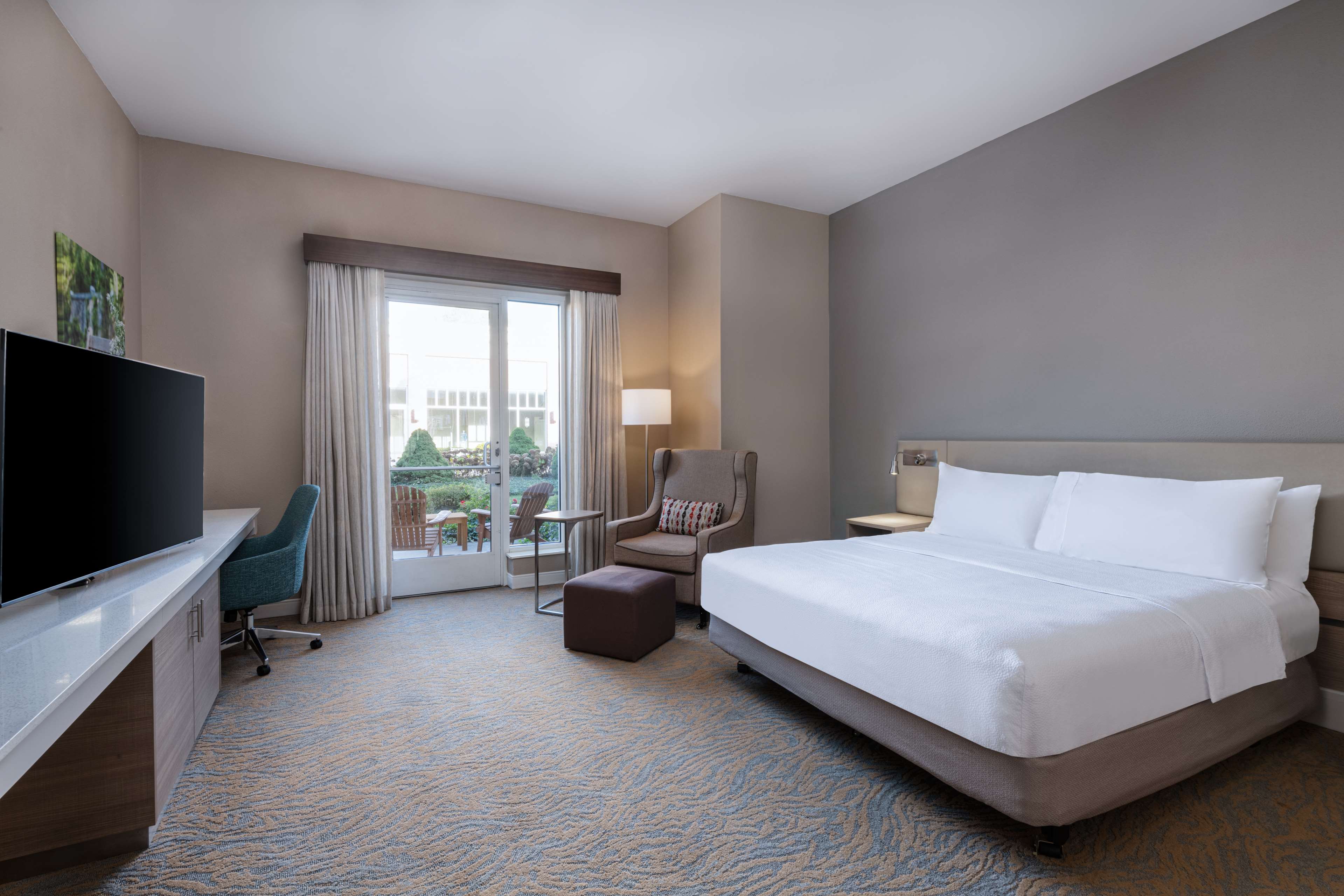 Hilton Garden Inn St. Charles Room Type - 1 KING ACC RM ROLLIN SHWR