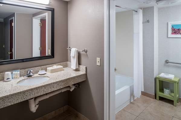  - Hampton Inn & Suites North Shore Skokie - I-94, Exit 35