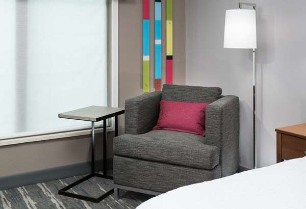 - Hampton Inn & Suites North Shore Skokie - I-94, Exit 35