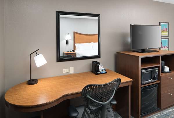 - Hampton Inn & Suites North Shore Skokie - I-94, Exit 35