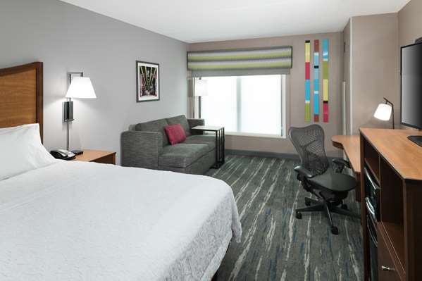  - Hampton Inn & Suites North Shore Skokie - I-94, Exit 35