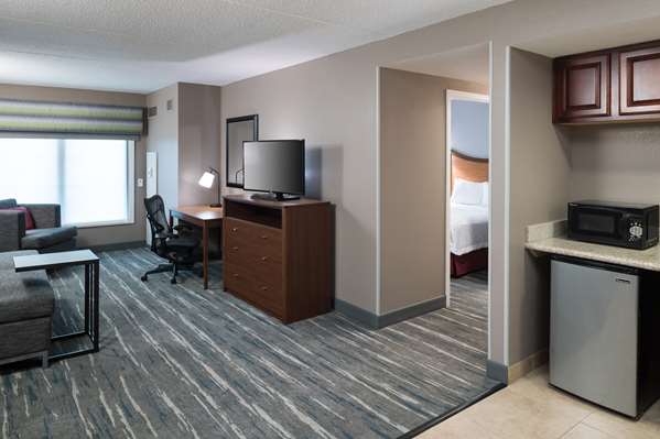  - Hampton Inn & Suites North Shore Skokie - I-94, Exit 35