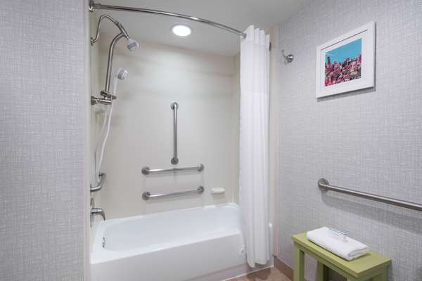  - Hampton Inn & Suites North Shore Skokie - I-94, Exit 35