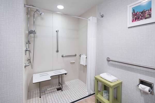  - Hampton Inn & Suites North Shore Skokie - I-94, Exit 35