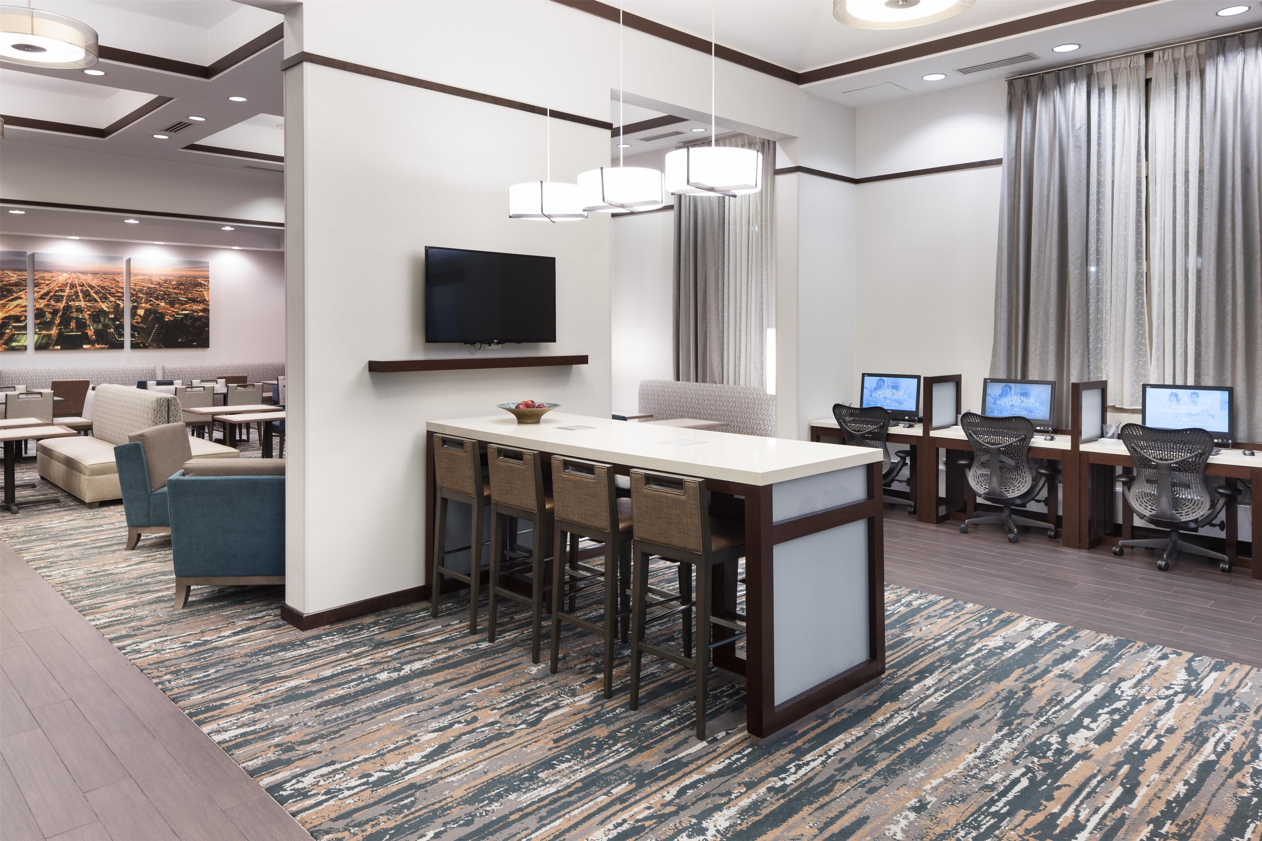 Reception | Hampton Inn & Suites Chicago-North Shore/Skokie