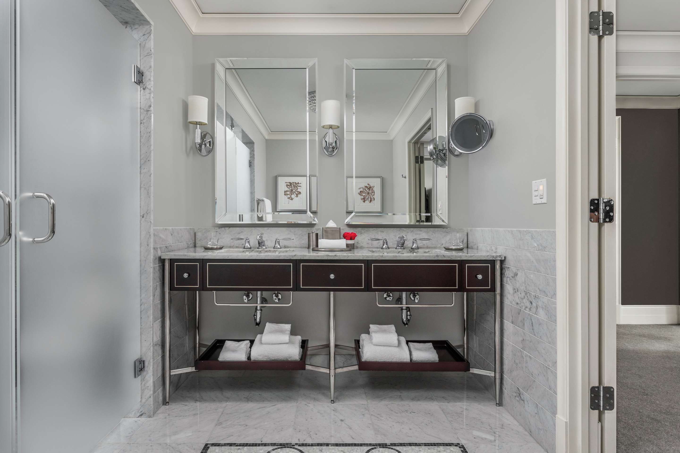 Guest room bath
