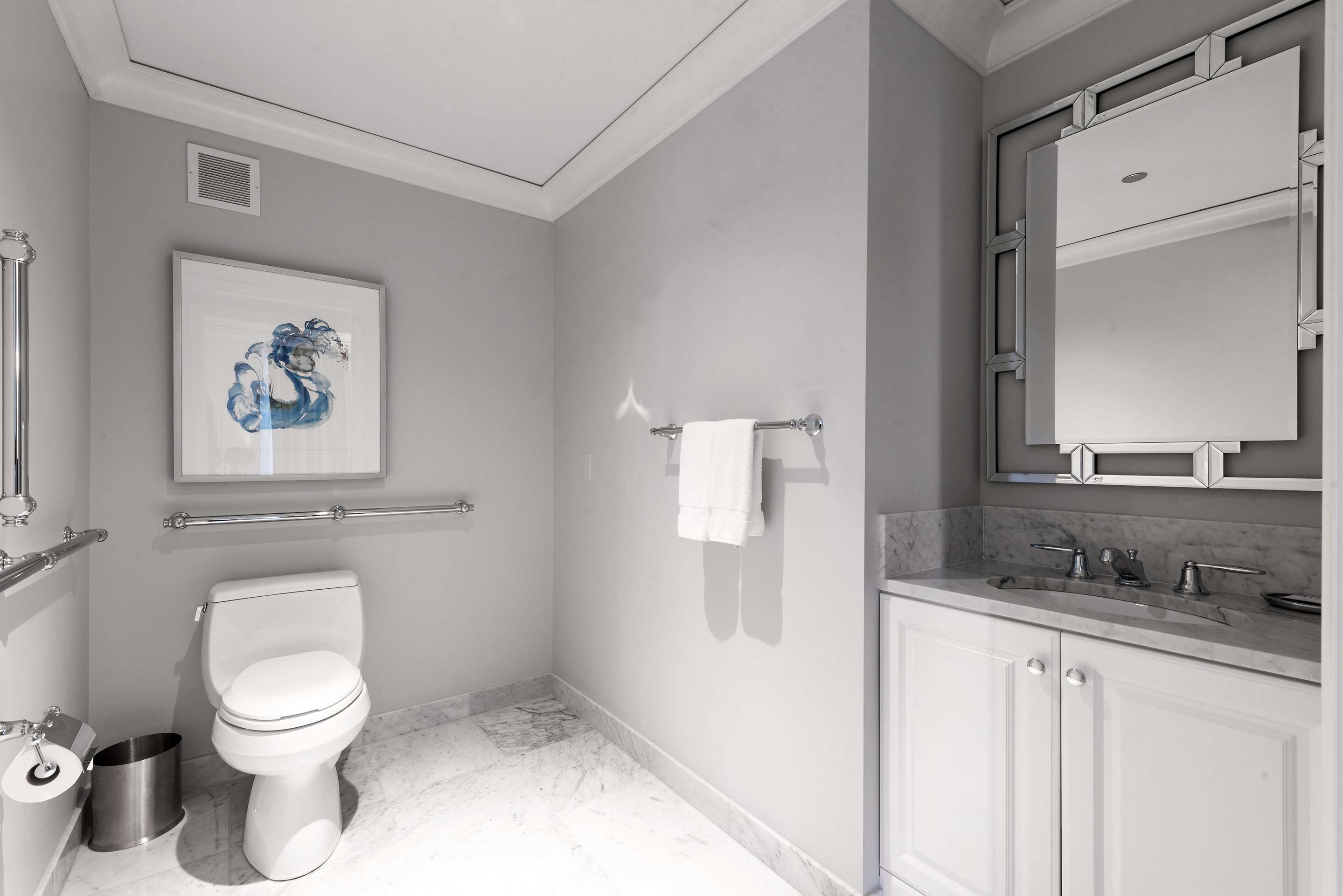 Guest room bath