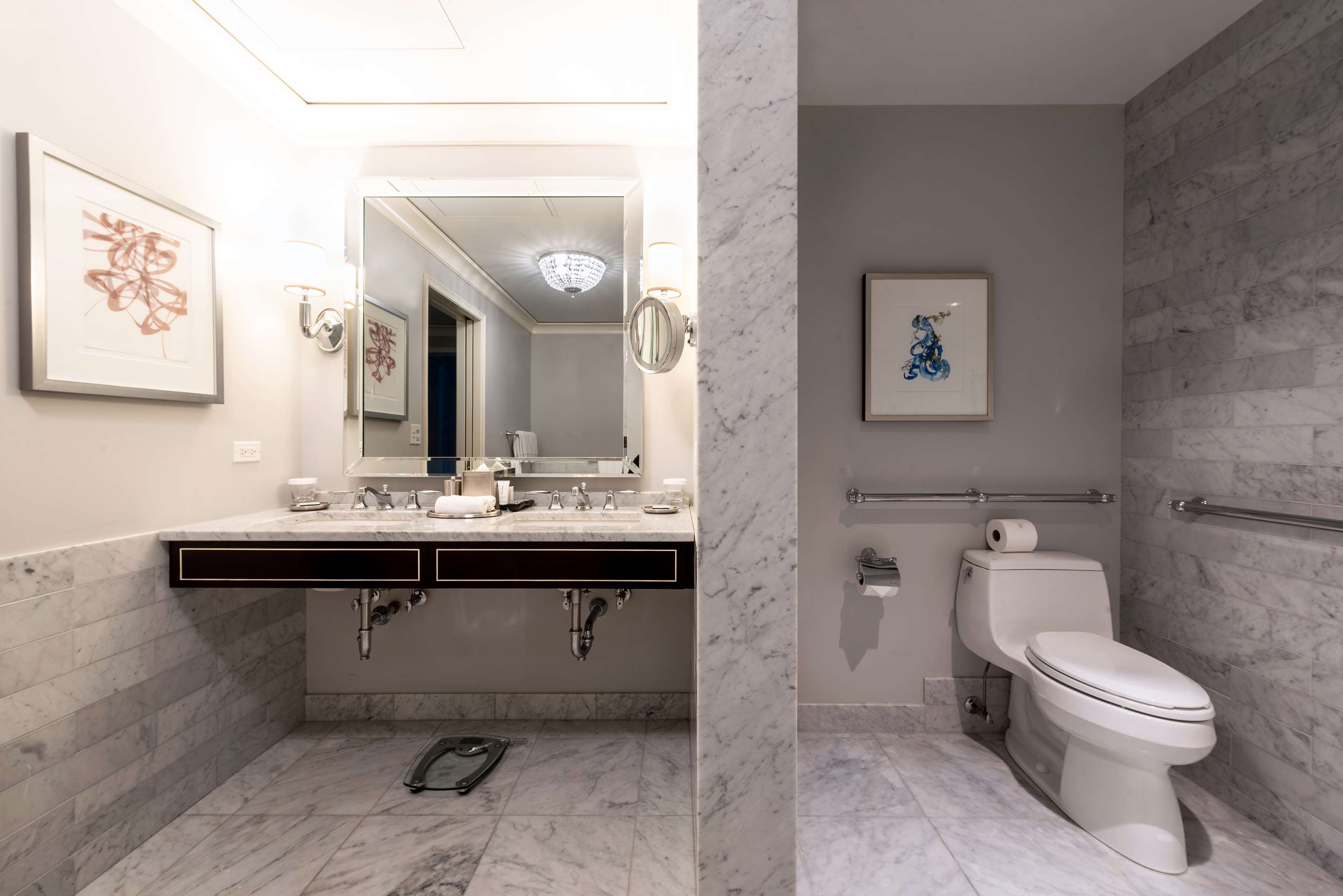 Guest room bath