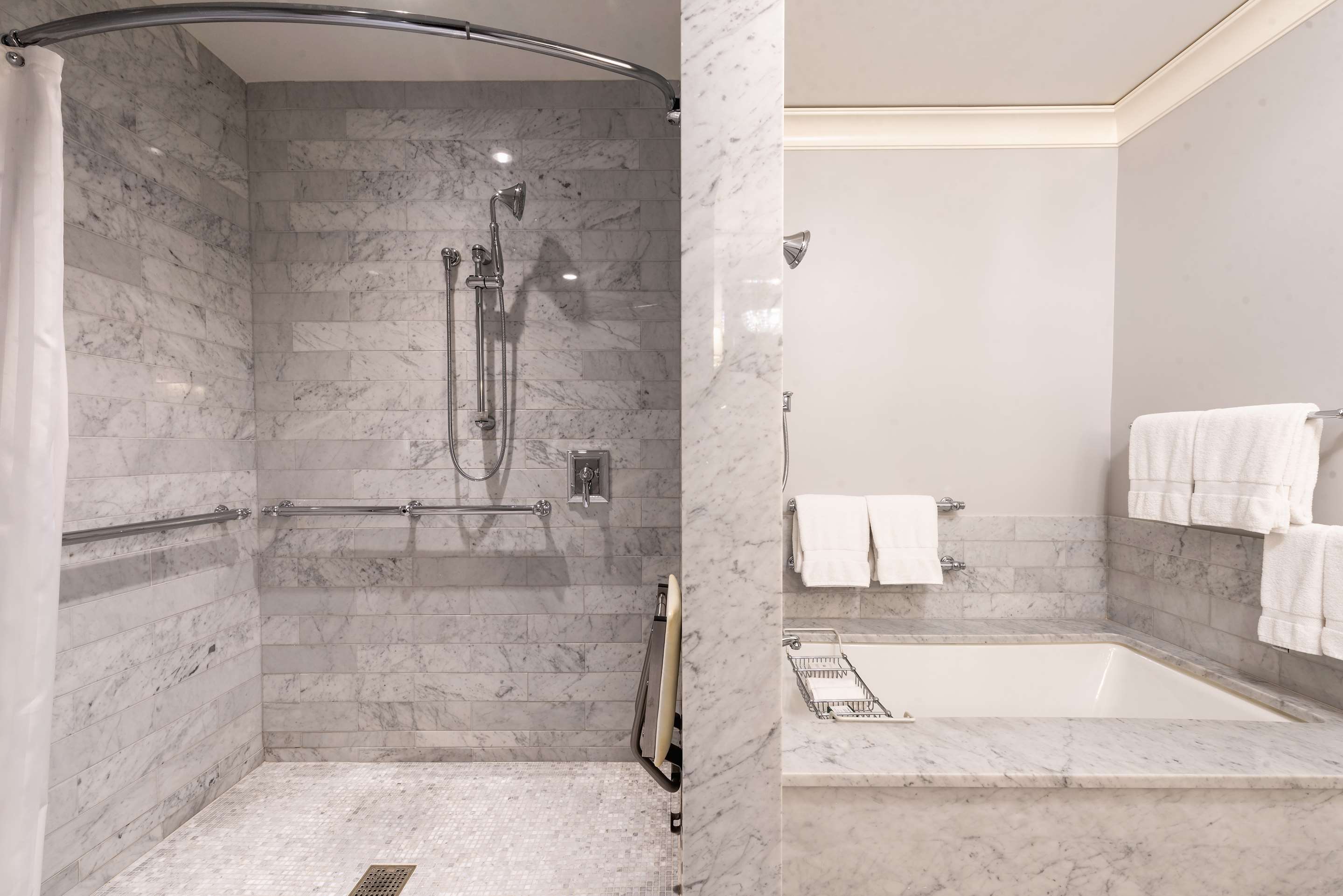 Guest room bath