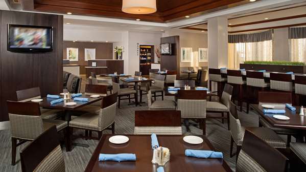 Restaurant - DoubleTree by Hilton Hotel Wood Dale