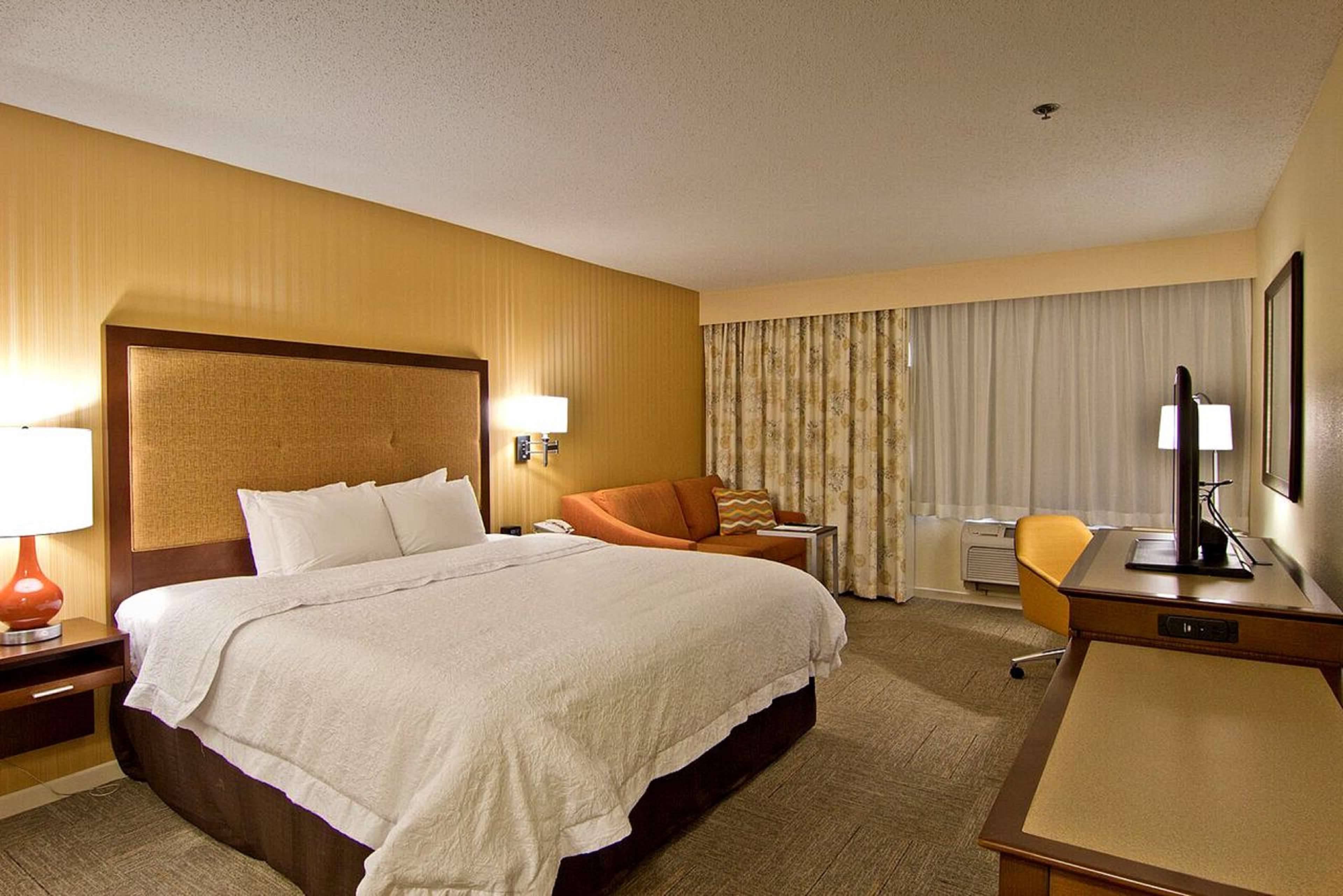 Hampton Inn & Suites by Hilton Chillicothe Room Type - 1K W SOFABED-SHOWR ONLY NS
