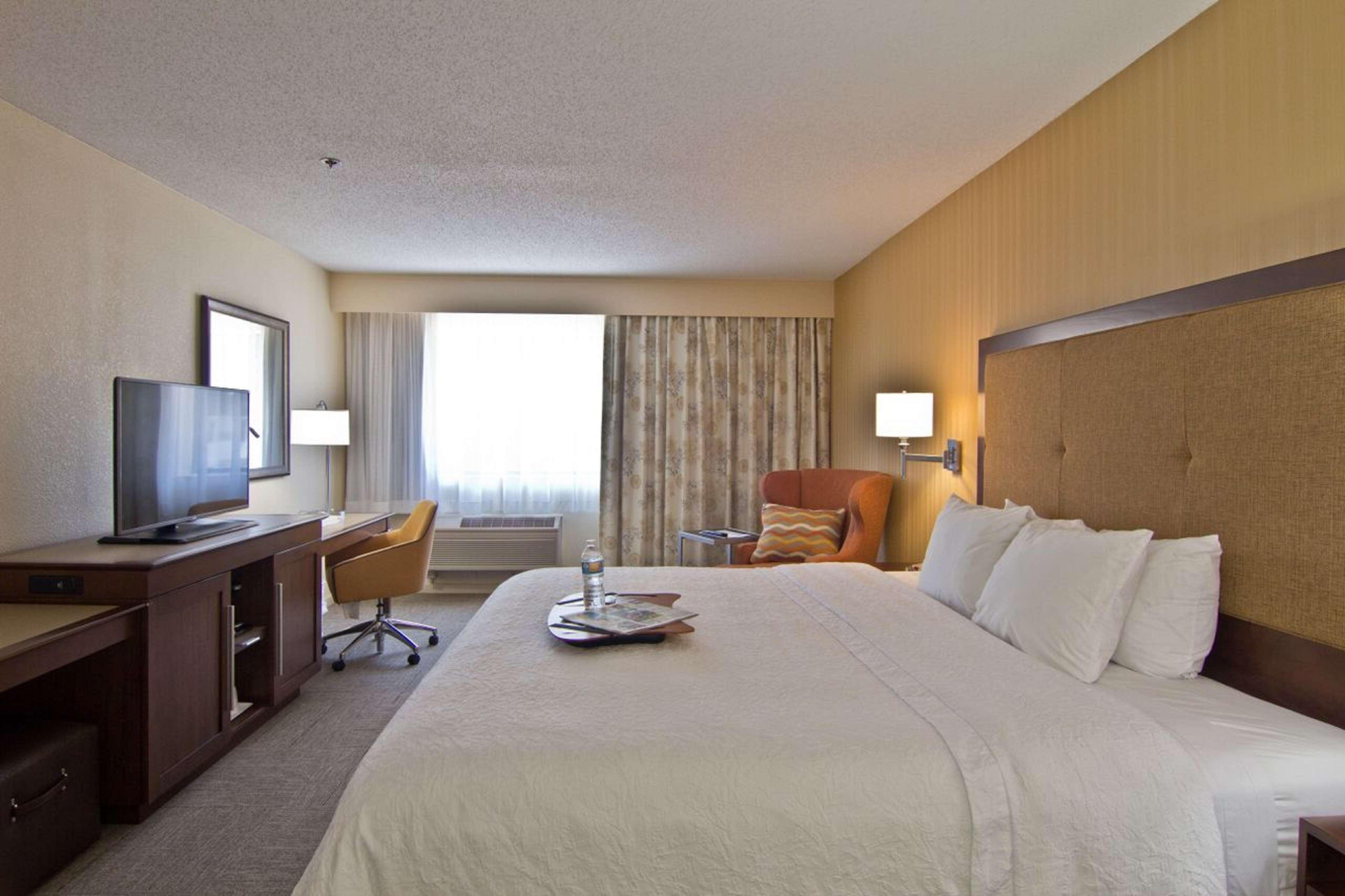 Hampton Inn & Suites by Hilton Chillicothe Room Type - 1 KING SHOWER ONLY NS