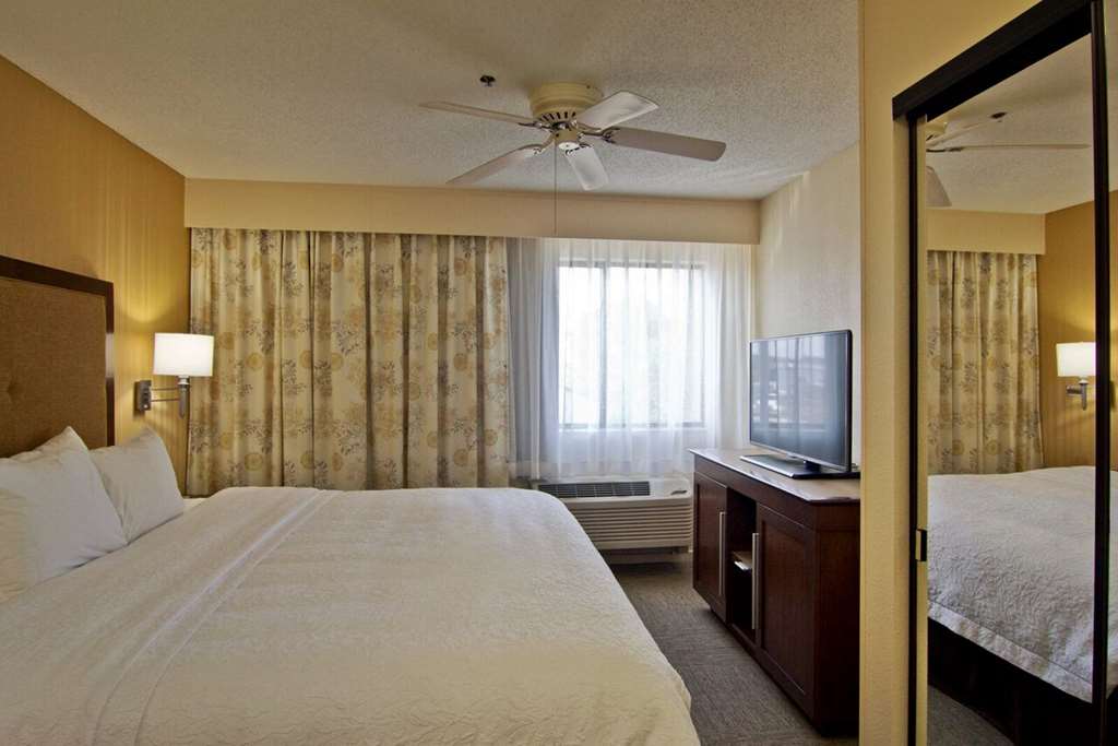 Hampton Inn & Suites by Hilton Chillicothe Room Type - 1K HEAR ACC STE W TUB NS