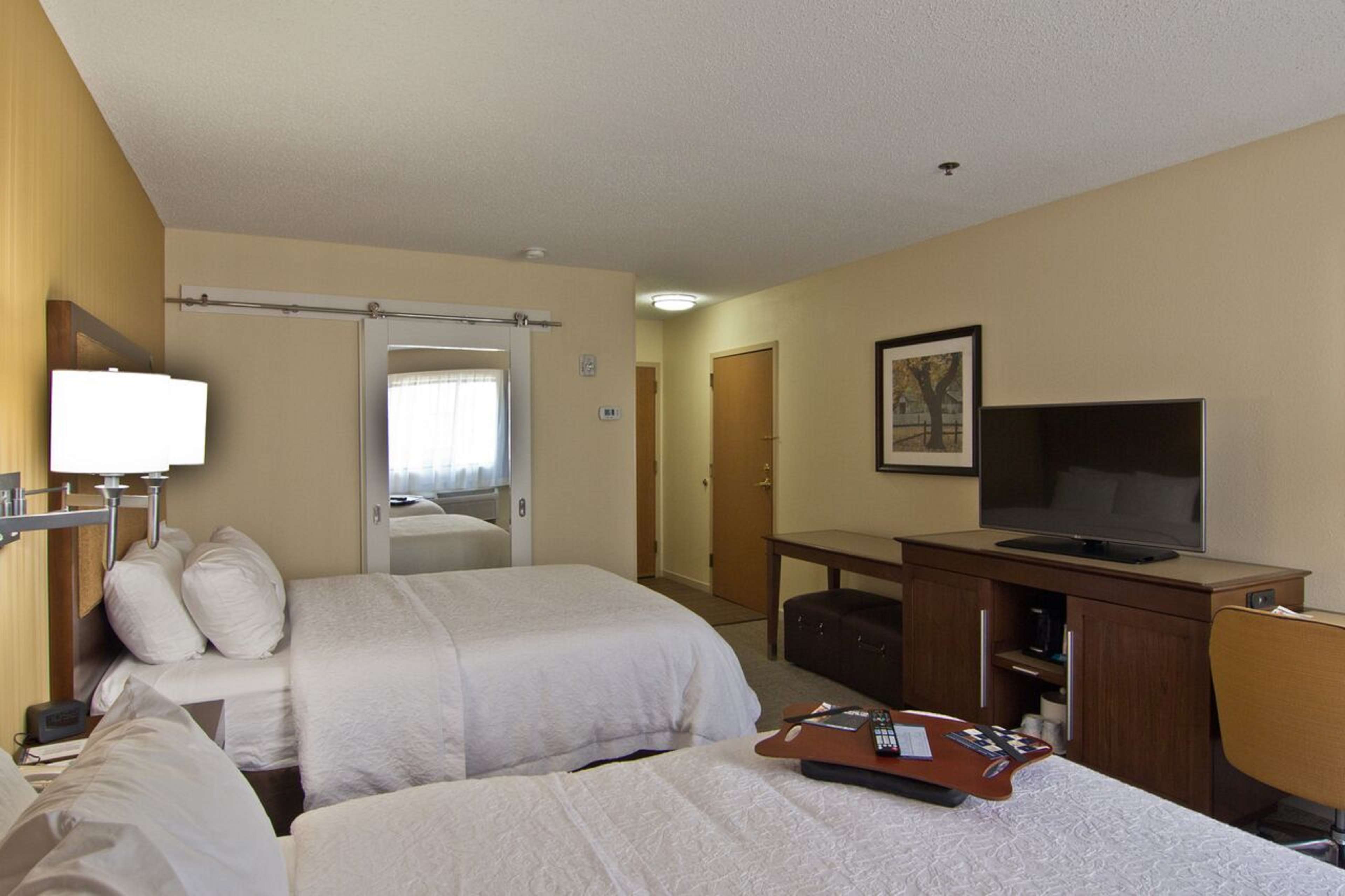 Hampton Inn & Suites by Hilton Chillicothe Room Type - 2 QUEEN W  TUB-FRIDGE NS