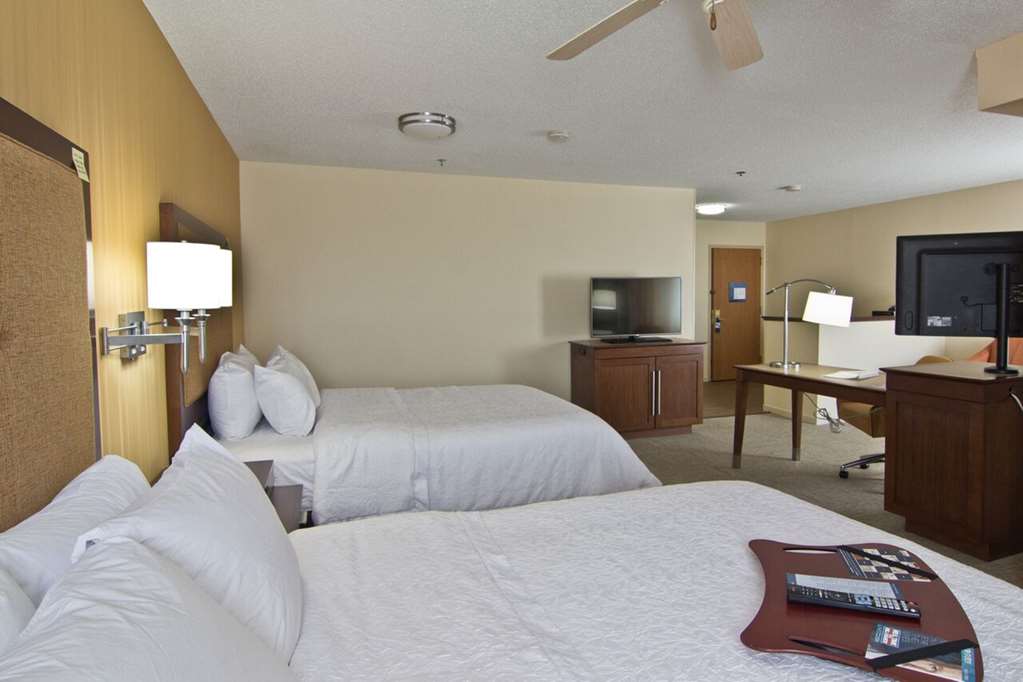 Hampton Inn & Suites by Hilton Chillicothe Room Type - 2Q ACC TUB STE NO KITCH NS