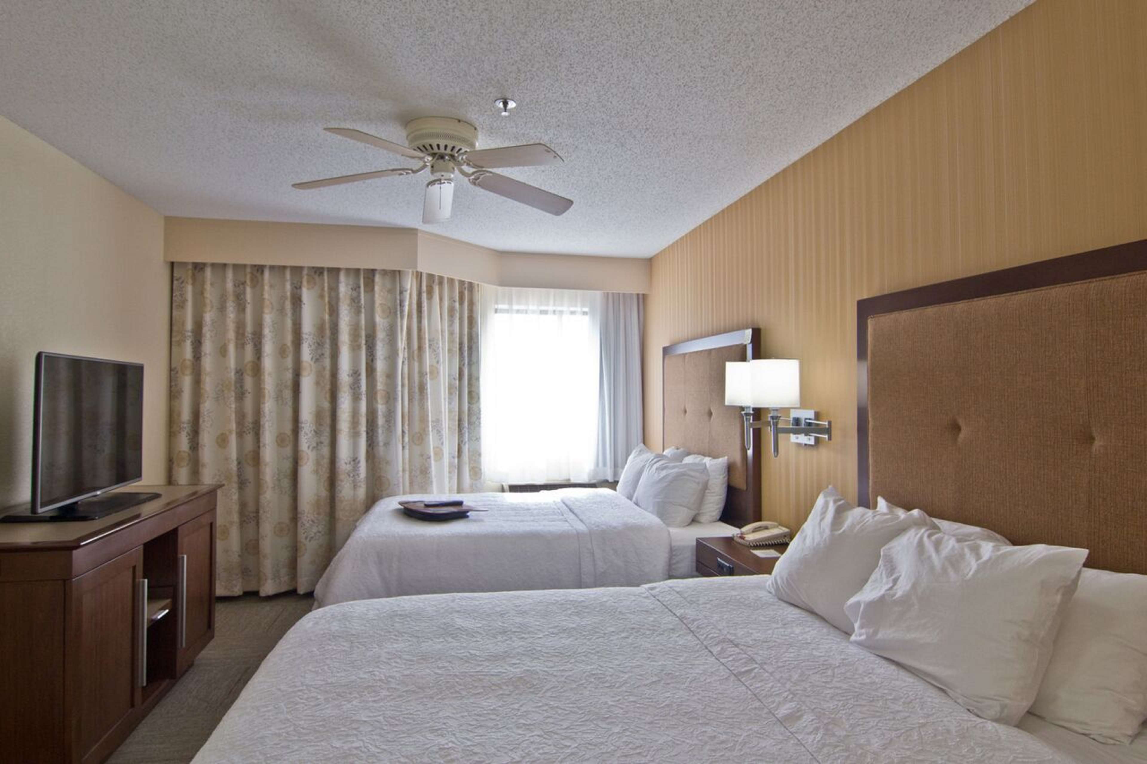 Hampton Inn & Suites by Hilton Chillicothe Room Type - 2Q 1BDRM STE W SHWR-KIT NS