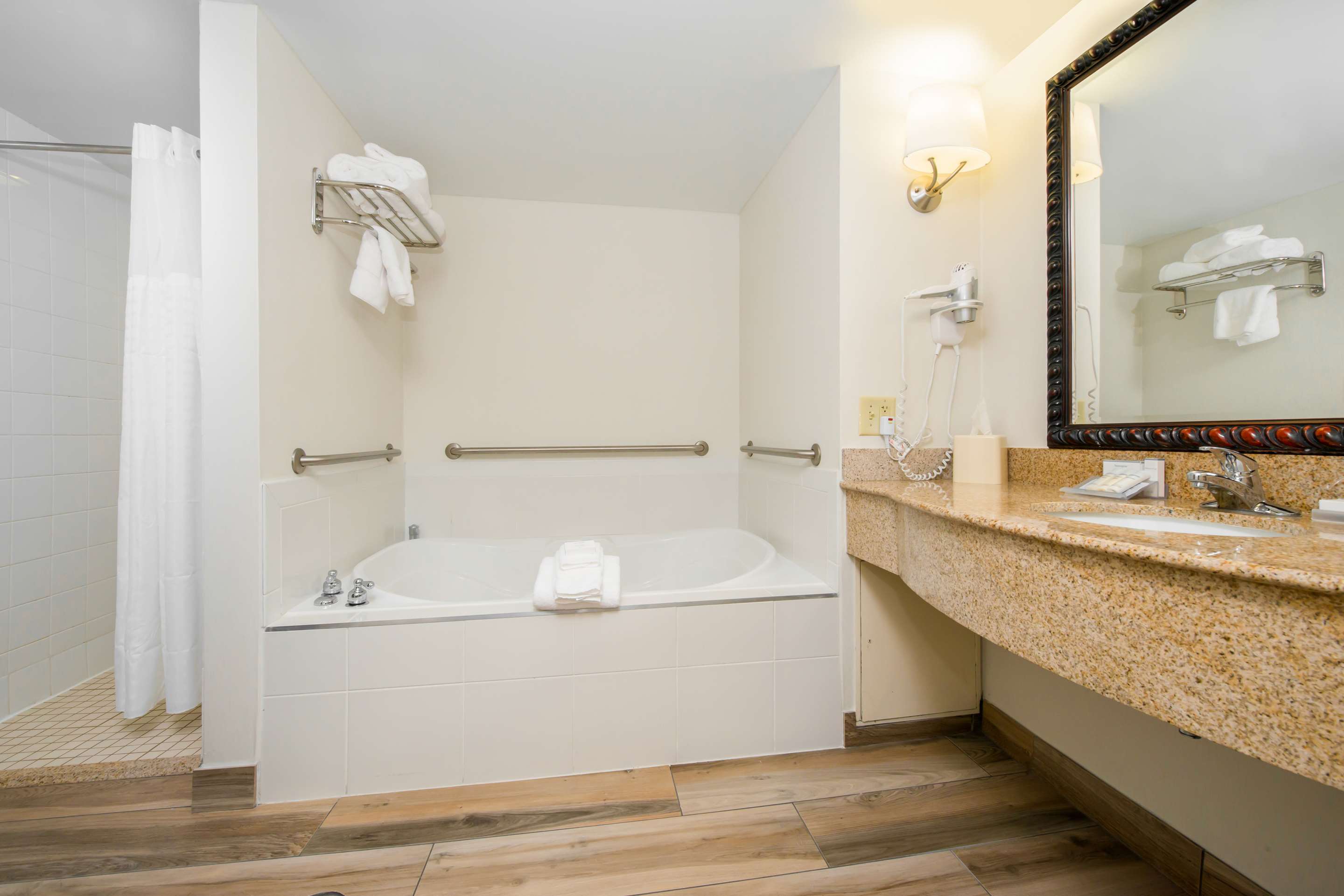 Guest room bath