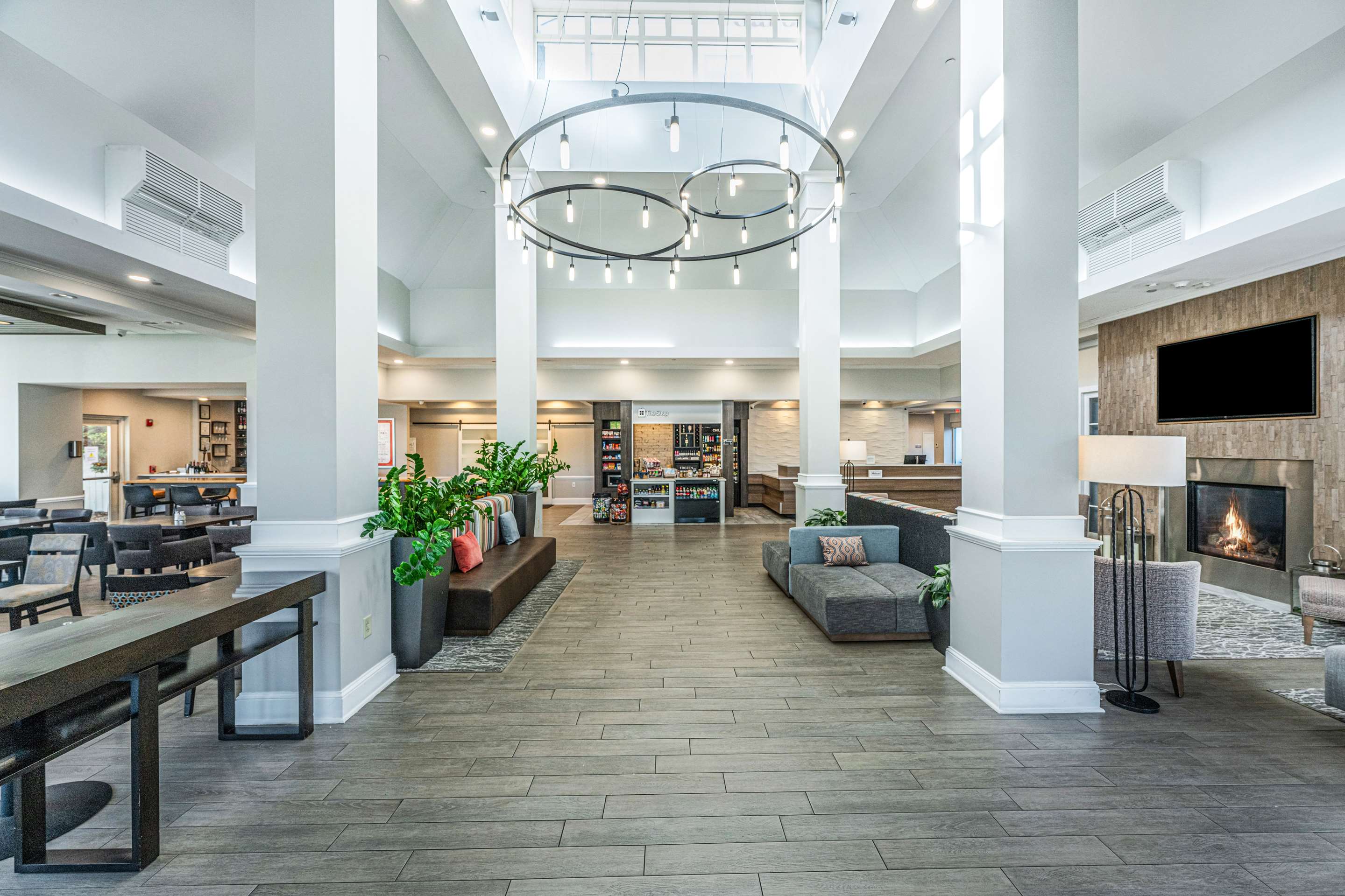 Lobby | Hilton Garden Inn Charleston Airport