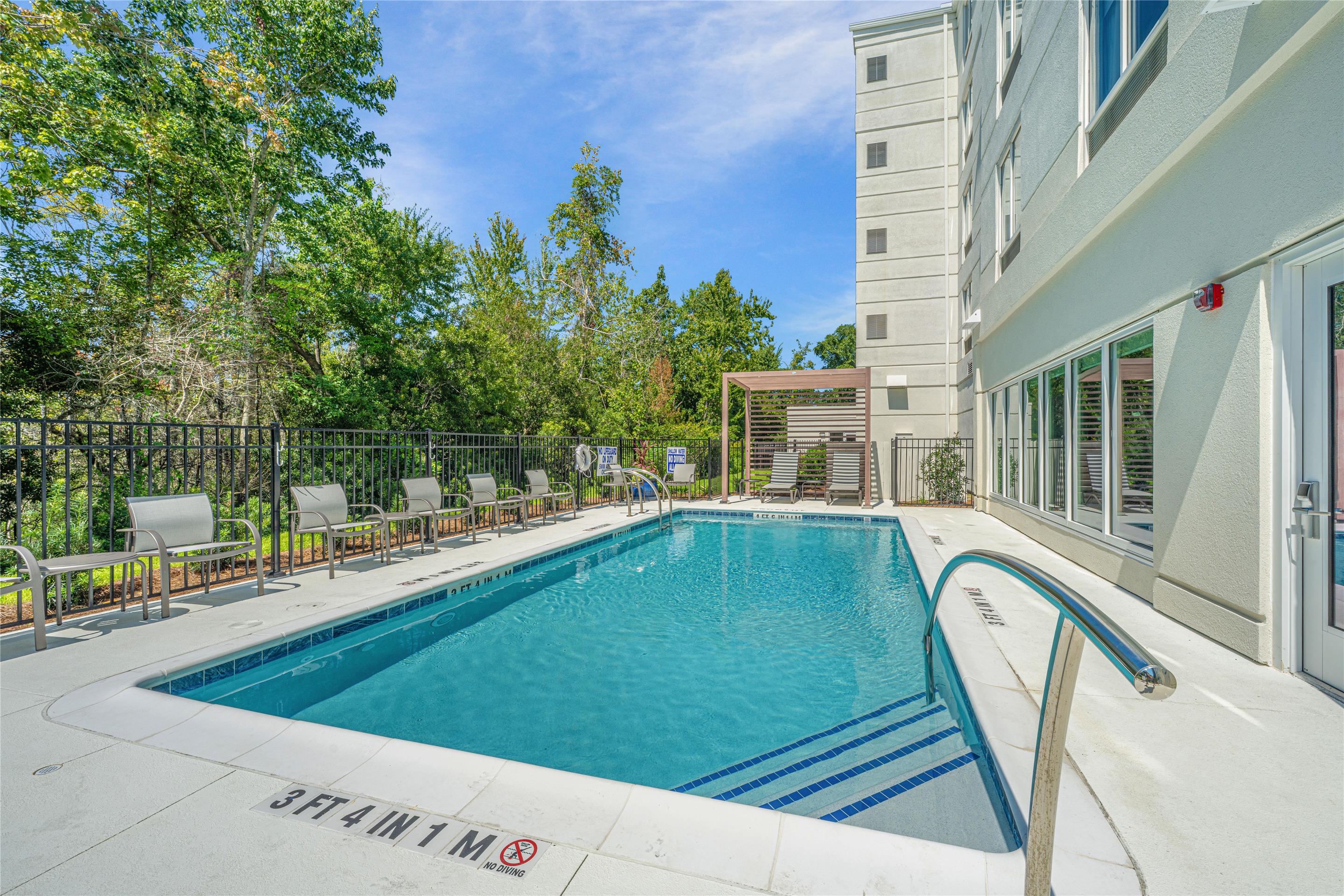 Pool | Hilton Garden Inn Charleston Airport