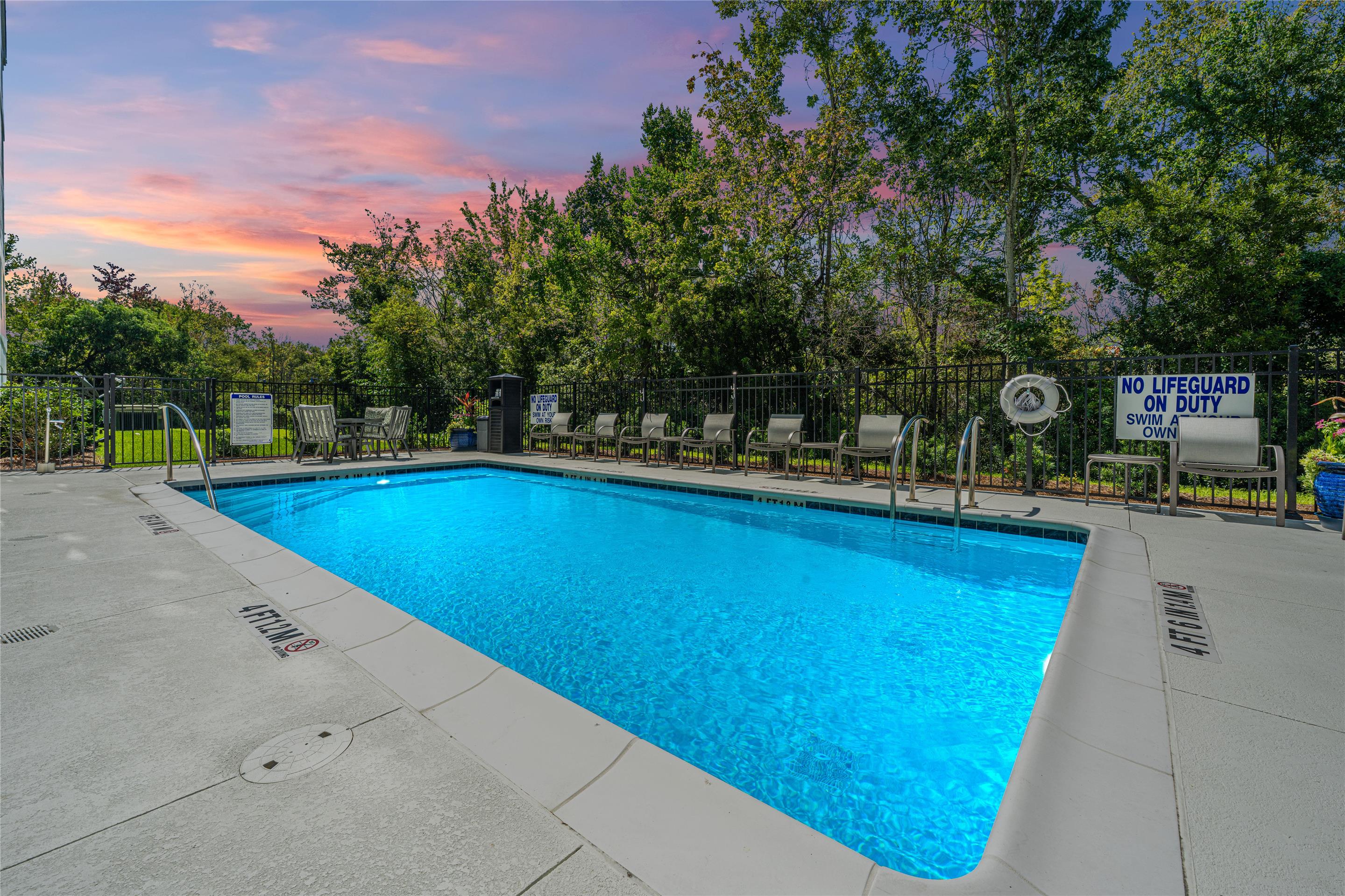 Pool | Hilton Garden Inn Charleston Airport