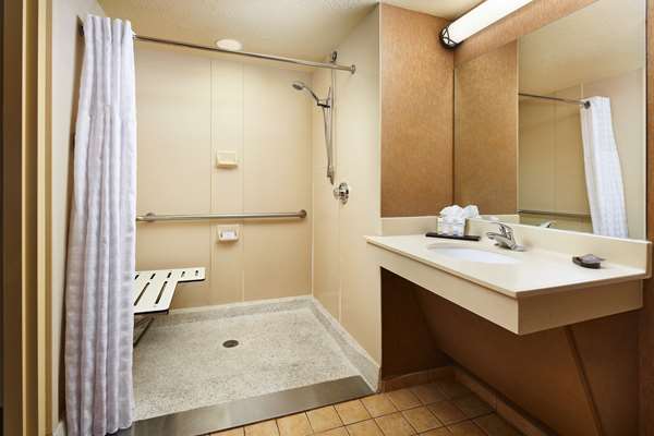  - Embassy Suites Charleston Convention Center - I-526, Exit 16