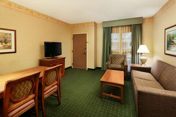  - Embassy Suites Charleston Convention Center - I-526, Exit 16