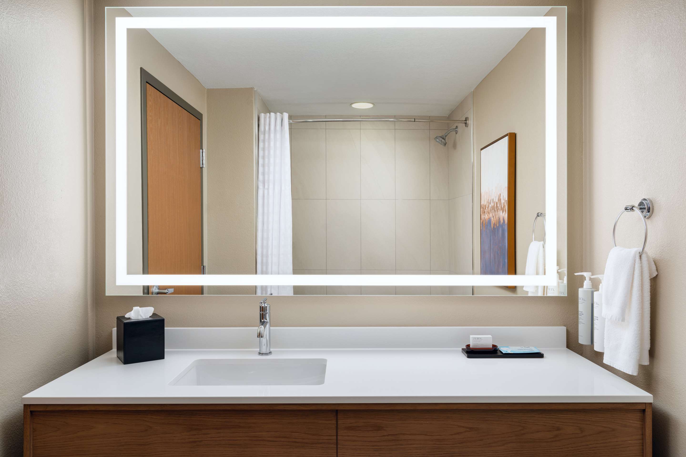 Guest room bath