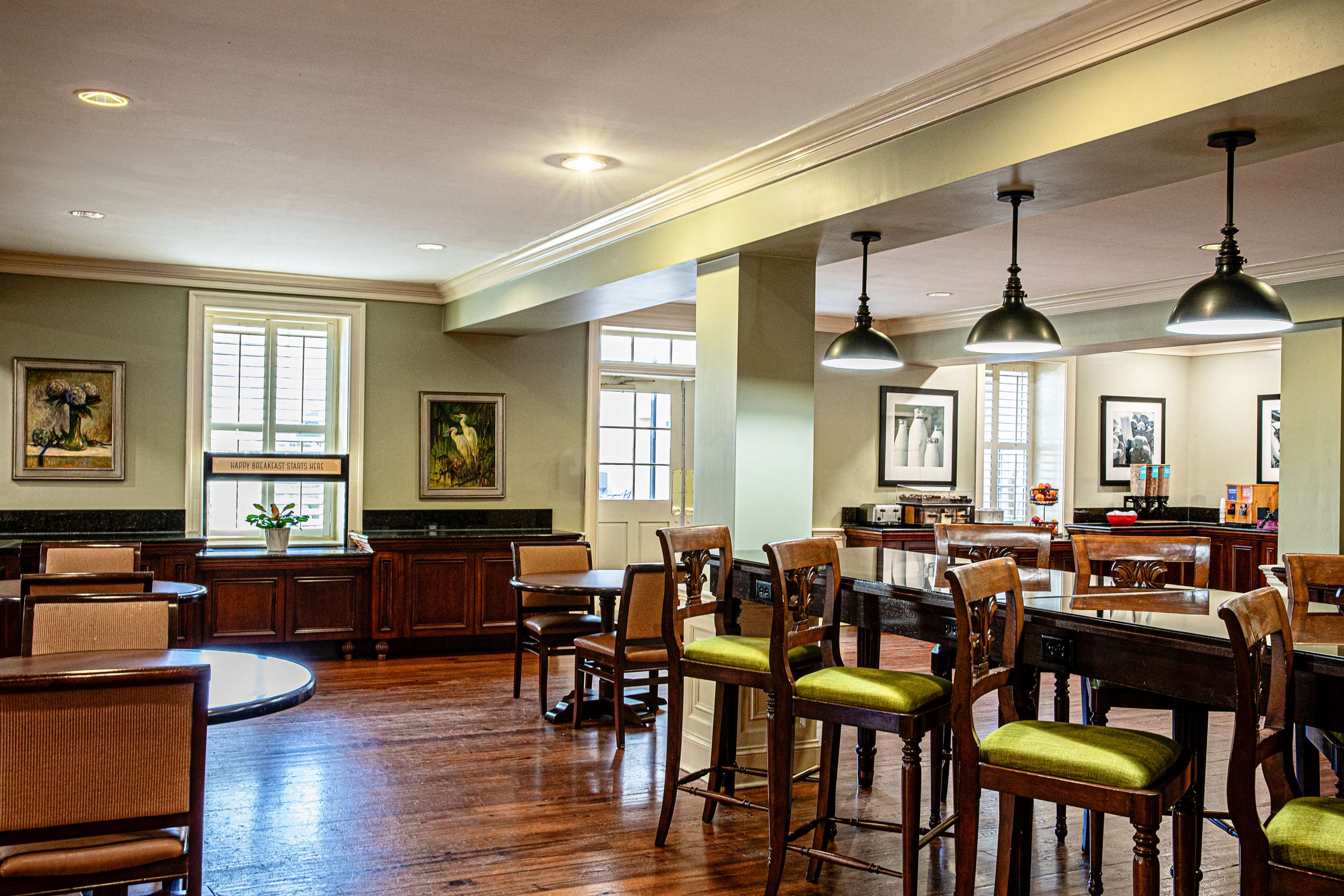 Breakfast Area | Hampton Inn Charleston-Historic District