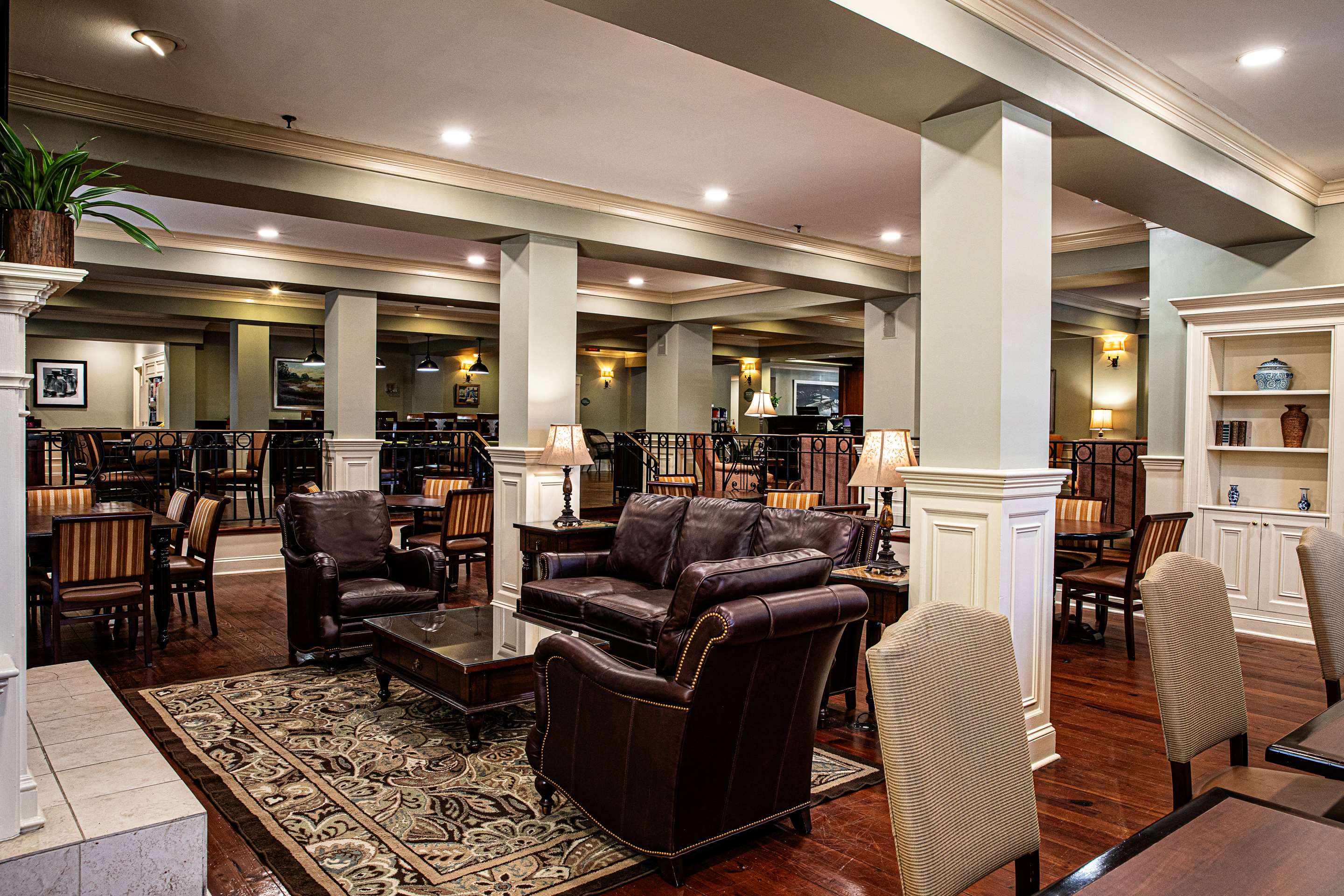 Lobby | Hampton Inn Charleston-Historic District