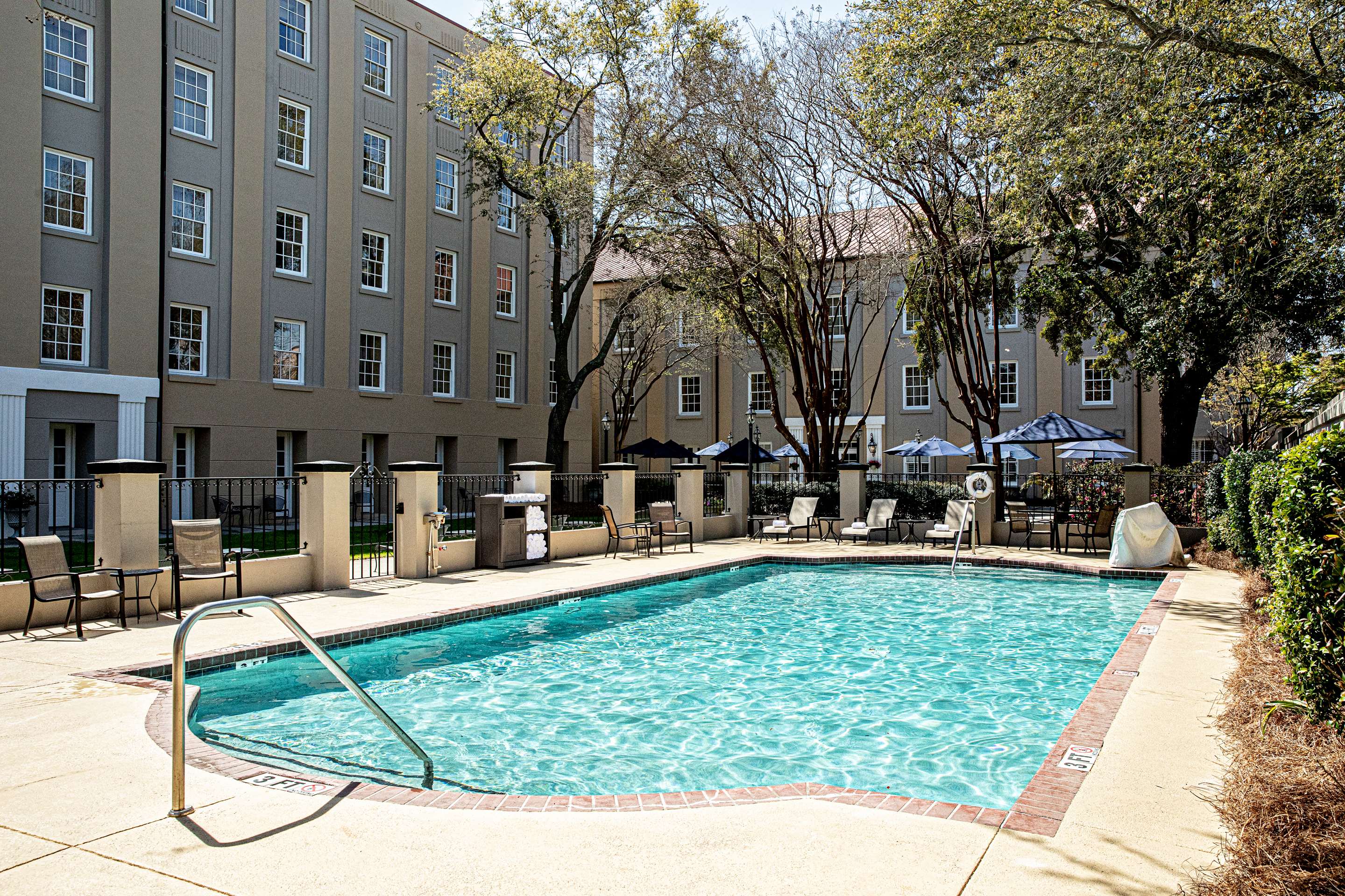 Pool | Hampton Inn Charleston-Historic District