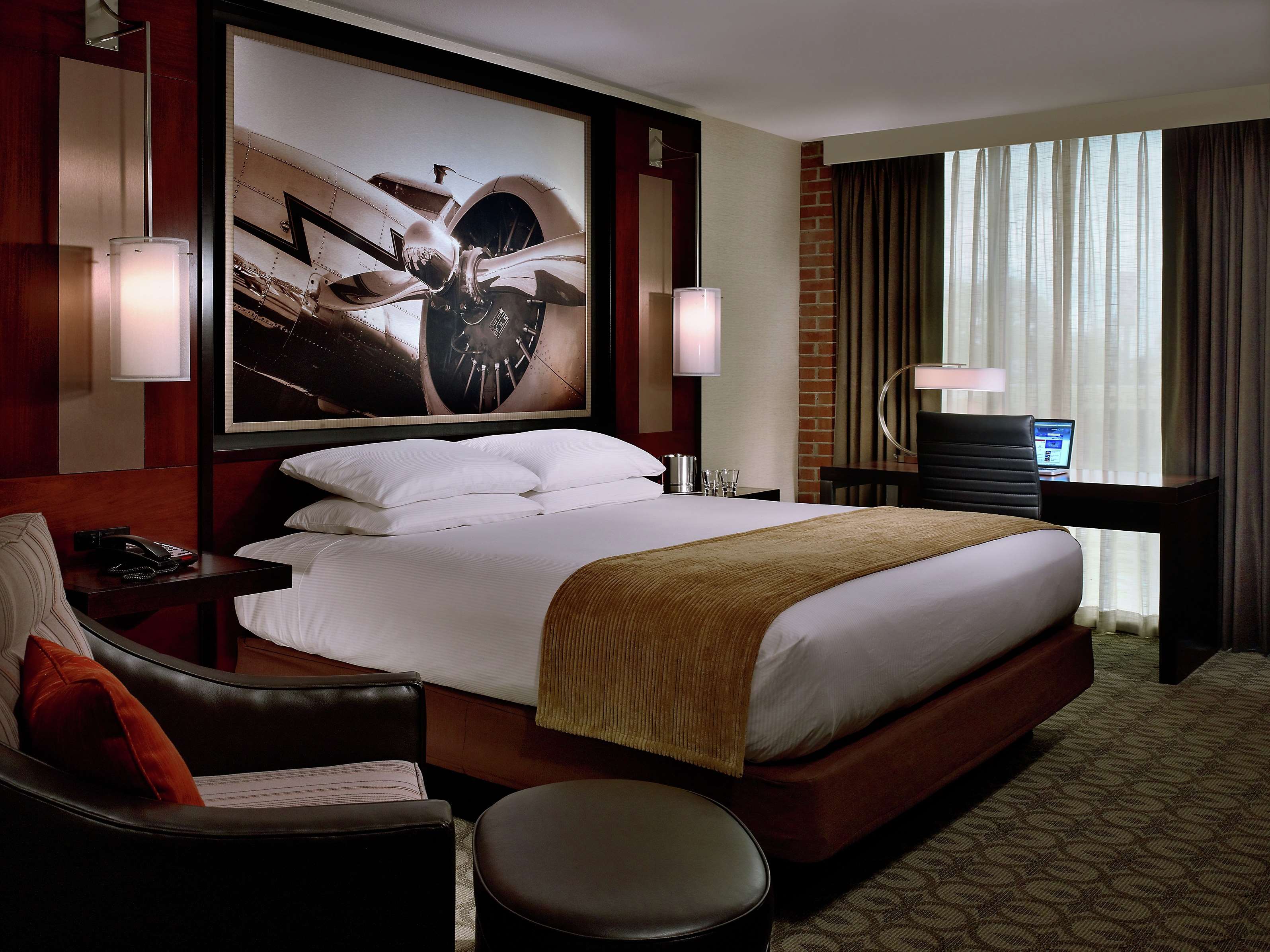 DoubleTree Hotel & Suites Charleston Airport Room Type - 1 KING ACCESS W BATHTUB NS