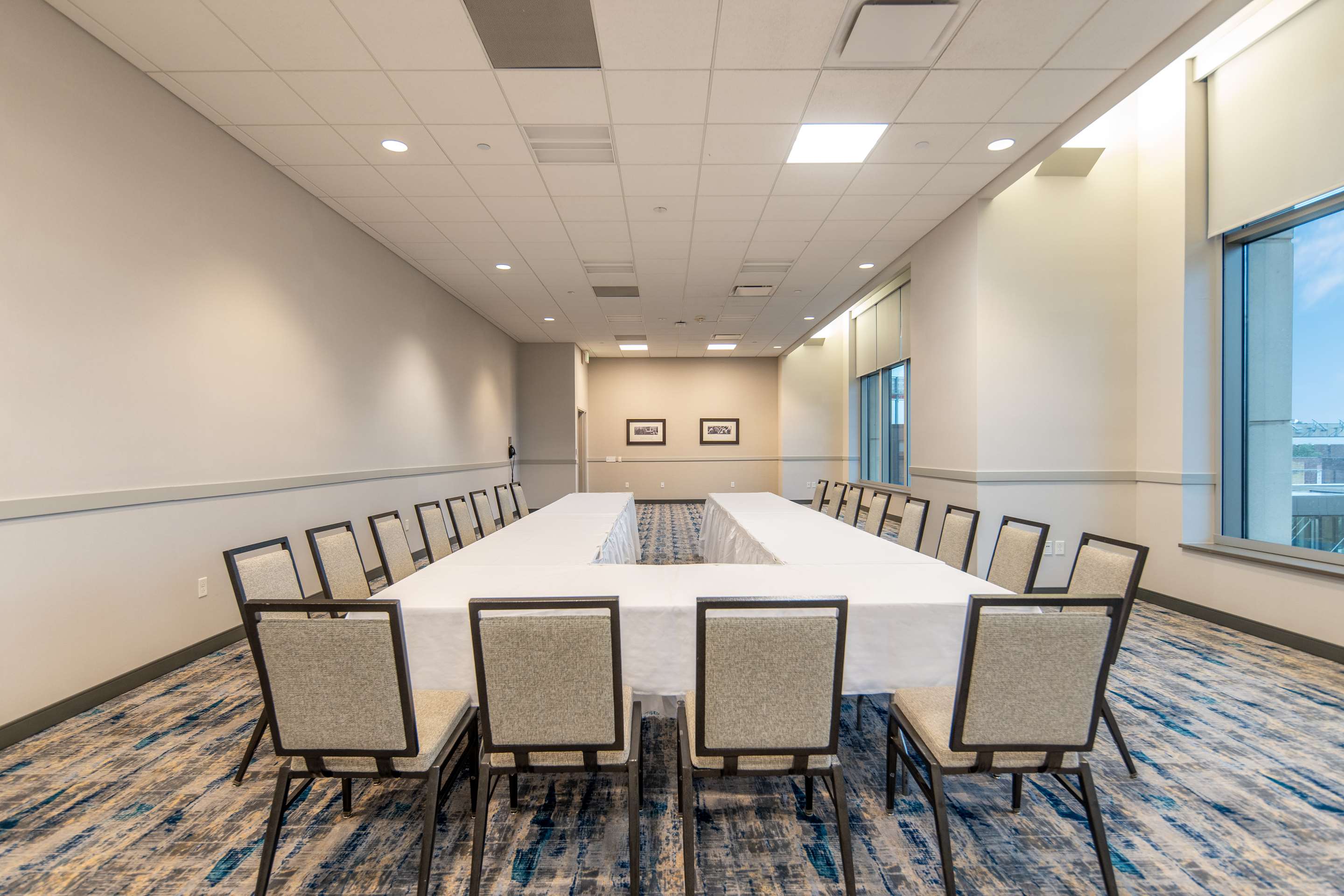 Meeting Room | Doubletree by Hilton Cedar Rapids Convention Complex