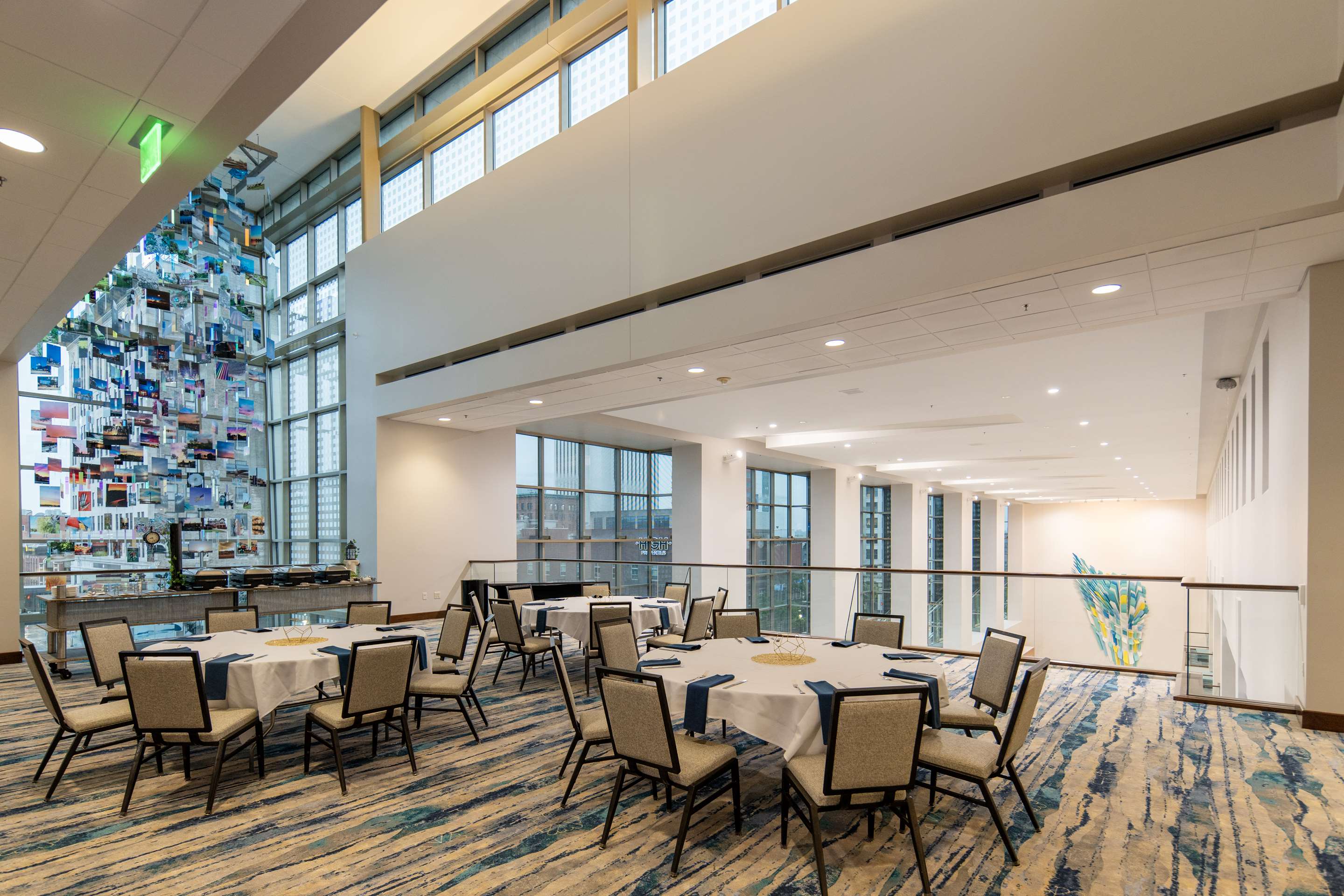 Lobby | Doubletree by Hilton Cedar Rapids Convention Complex