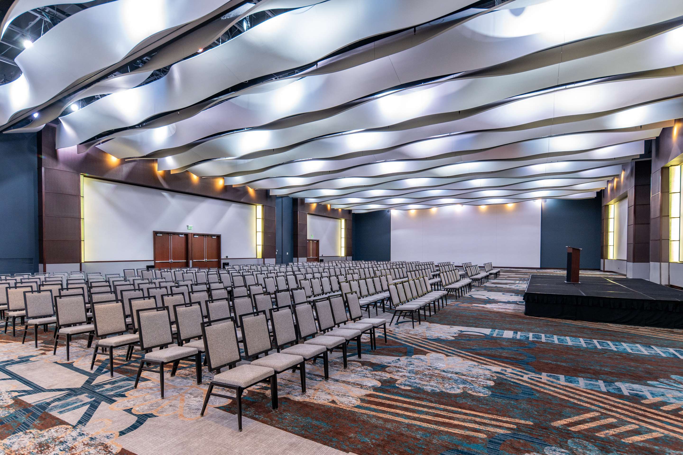 Meeting Room | Doubletree by Hilton Cedar Rapids Convention Complex