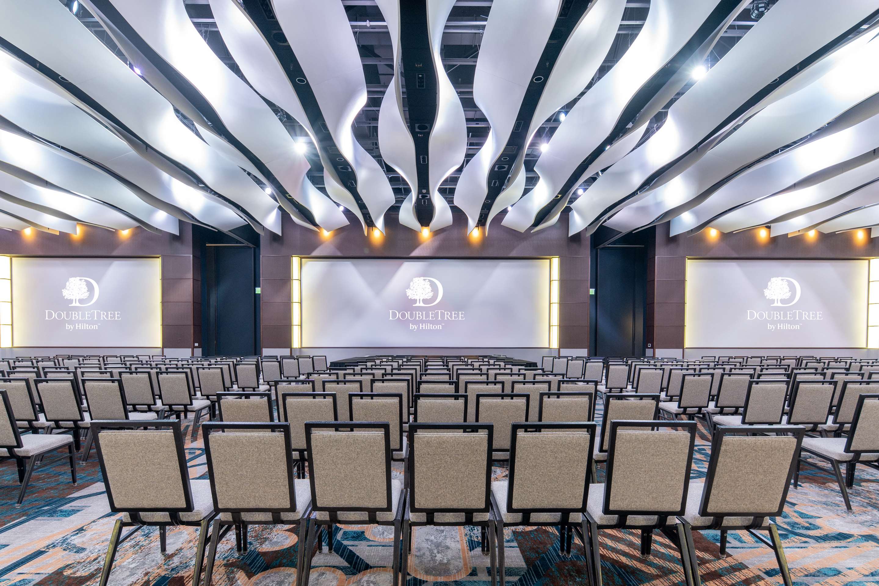 Meeting Room | Doubletree by Hilton Cedar Rapids Convention Complex
