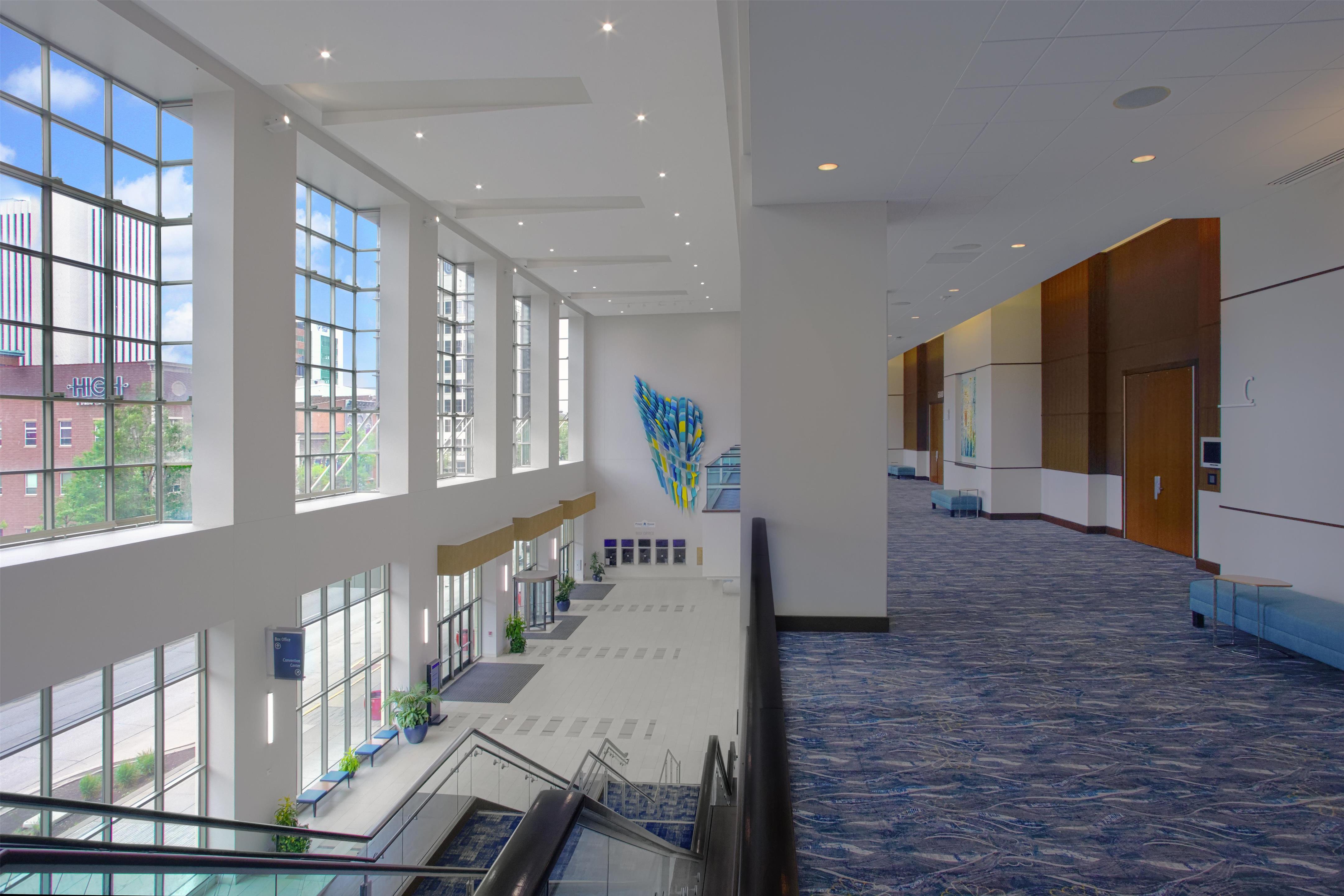 Lobby | Doubletree by Hilton Cedar Rapids Convention Complex