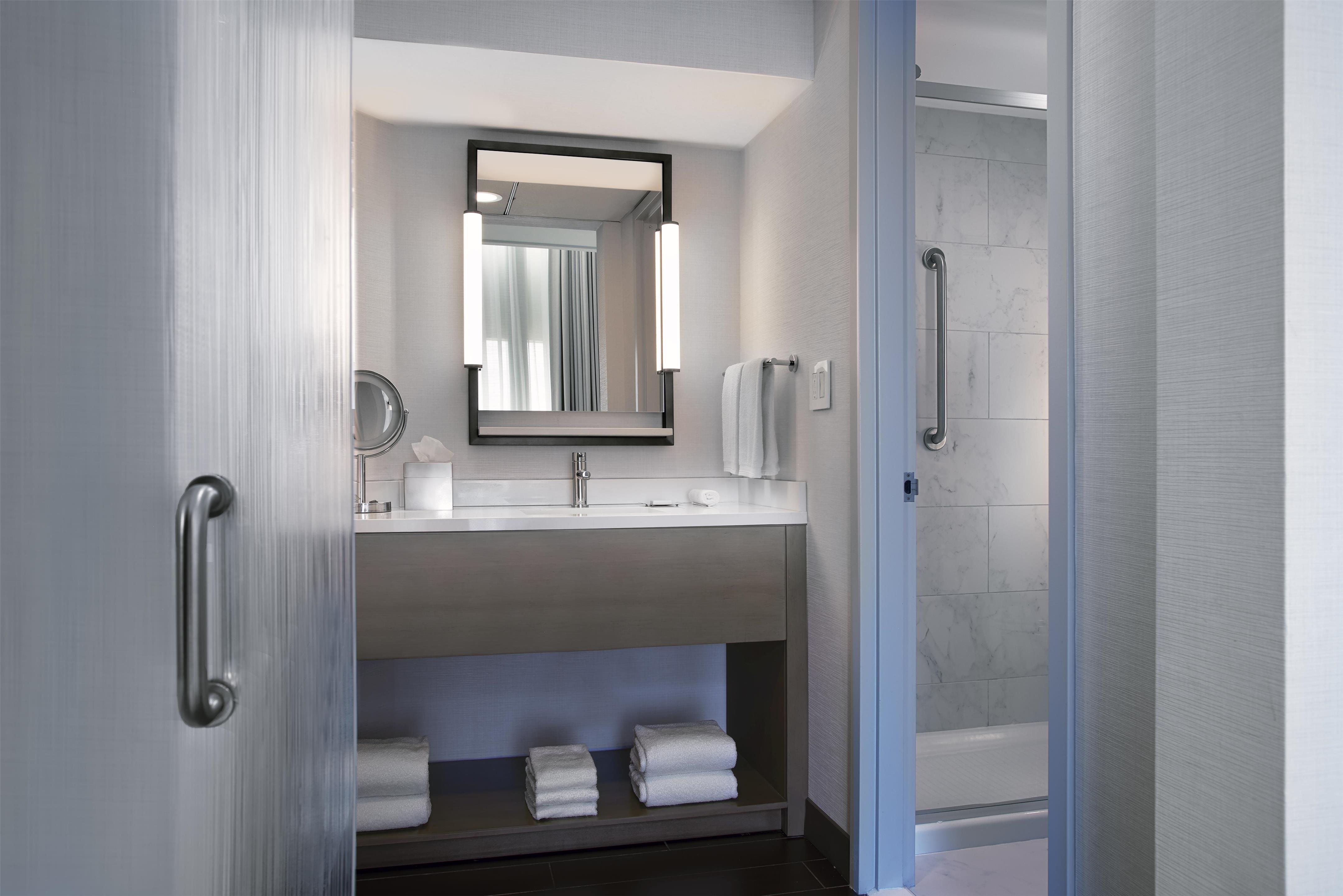 Guest room bath