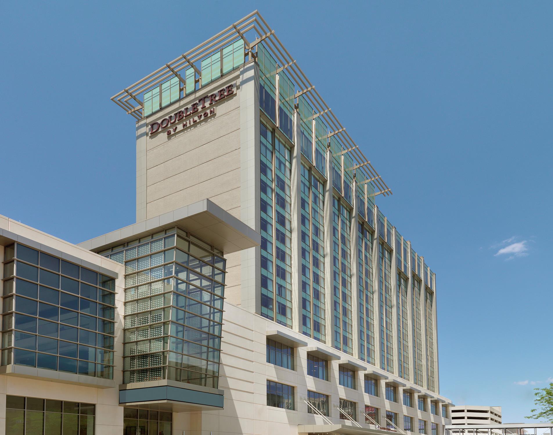 Exterior | Doubletree by Hilton Cedar Rapids Convention Complex