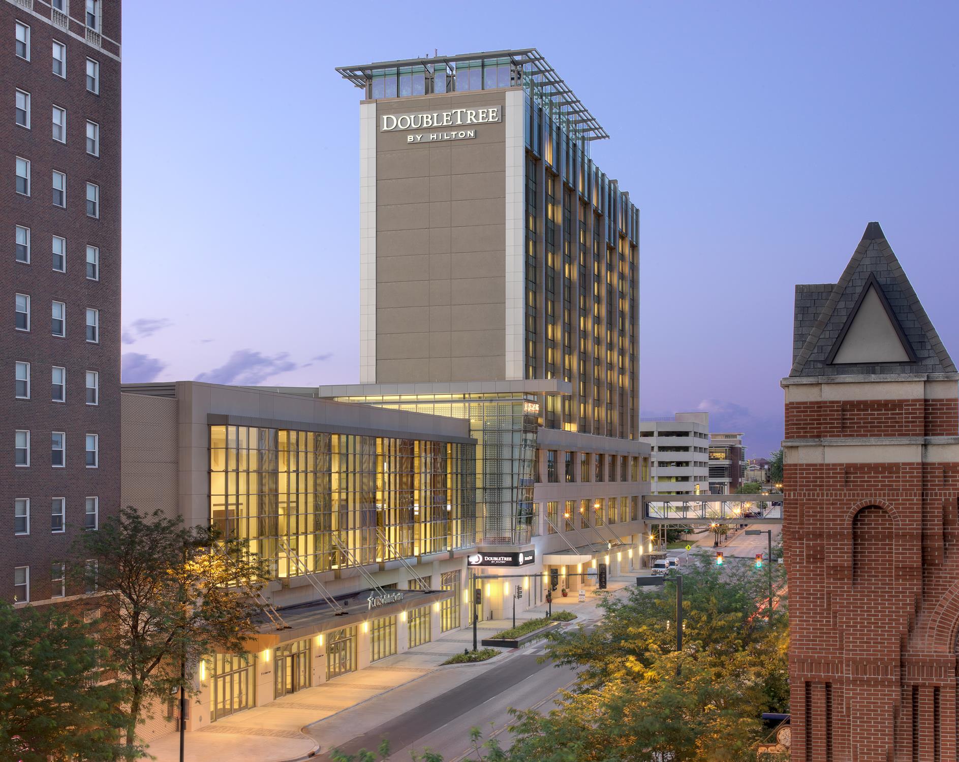 Exterior | Doubletree by Hilton Cedar Rapids Convention Complex