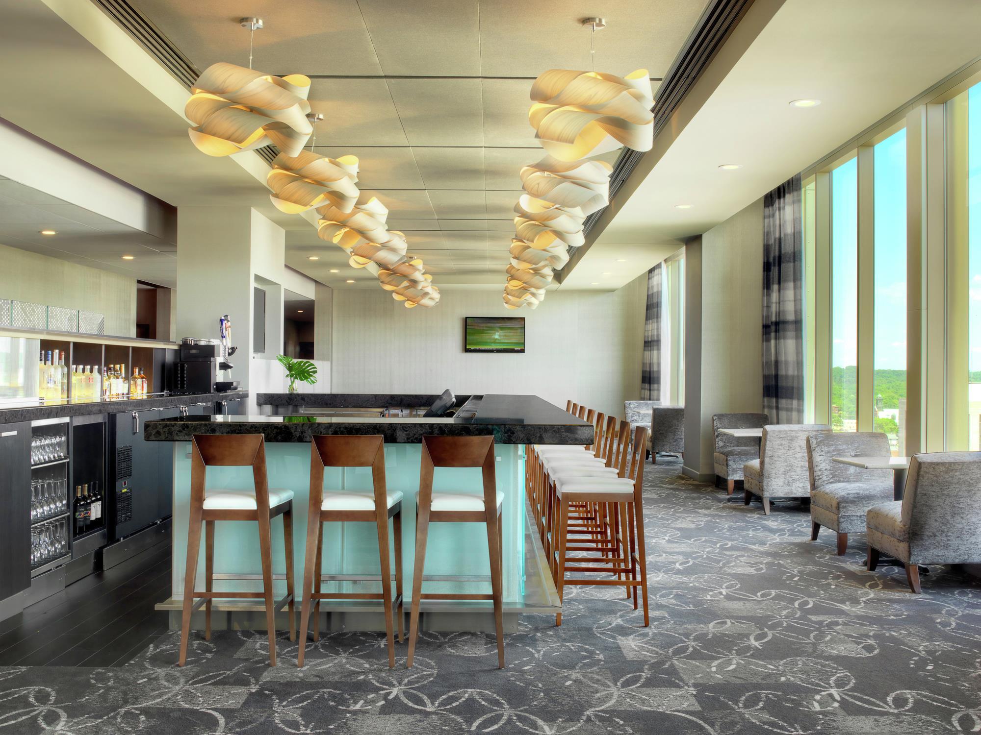 BarLounge | Doubletree by Hilton Cedar Rapids Convention Complex