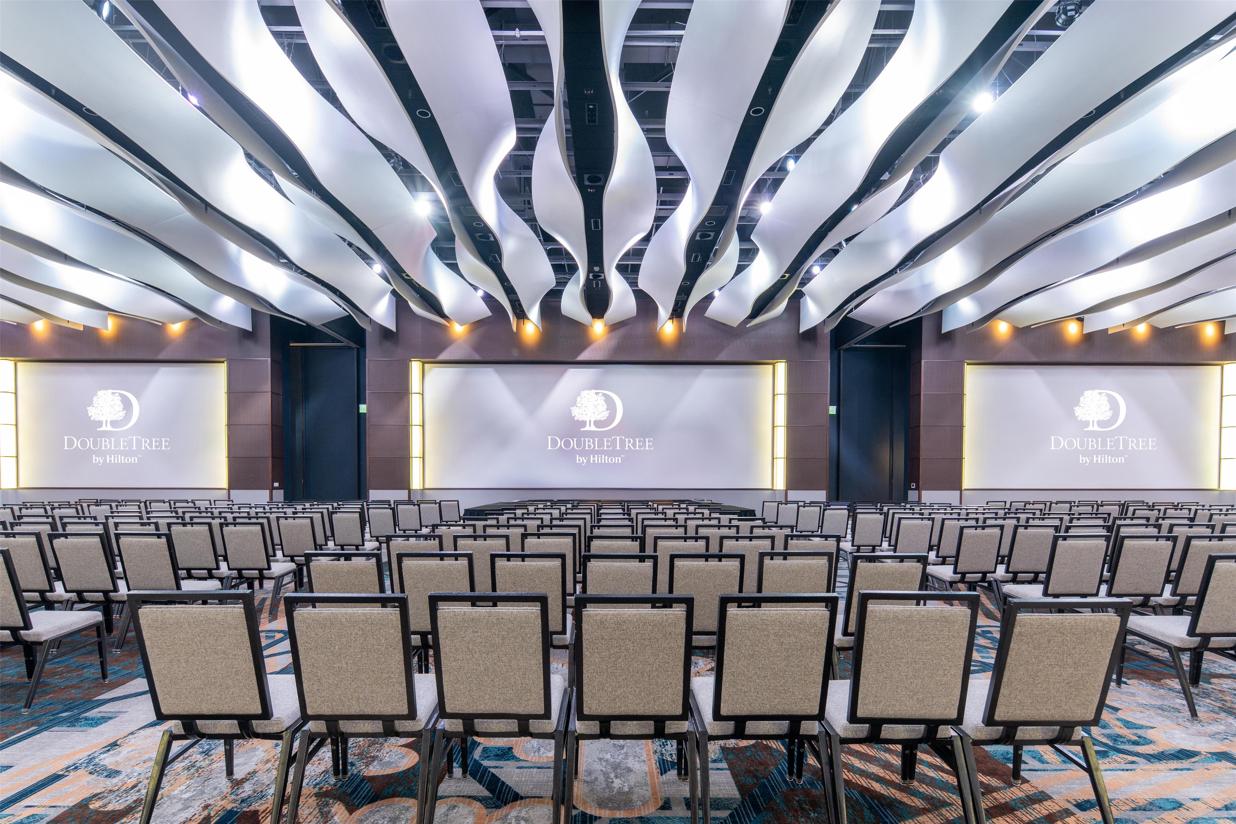 Meeting Room | Doubletree by Hilton Cedar Rapids Convention Complex