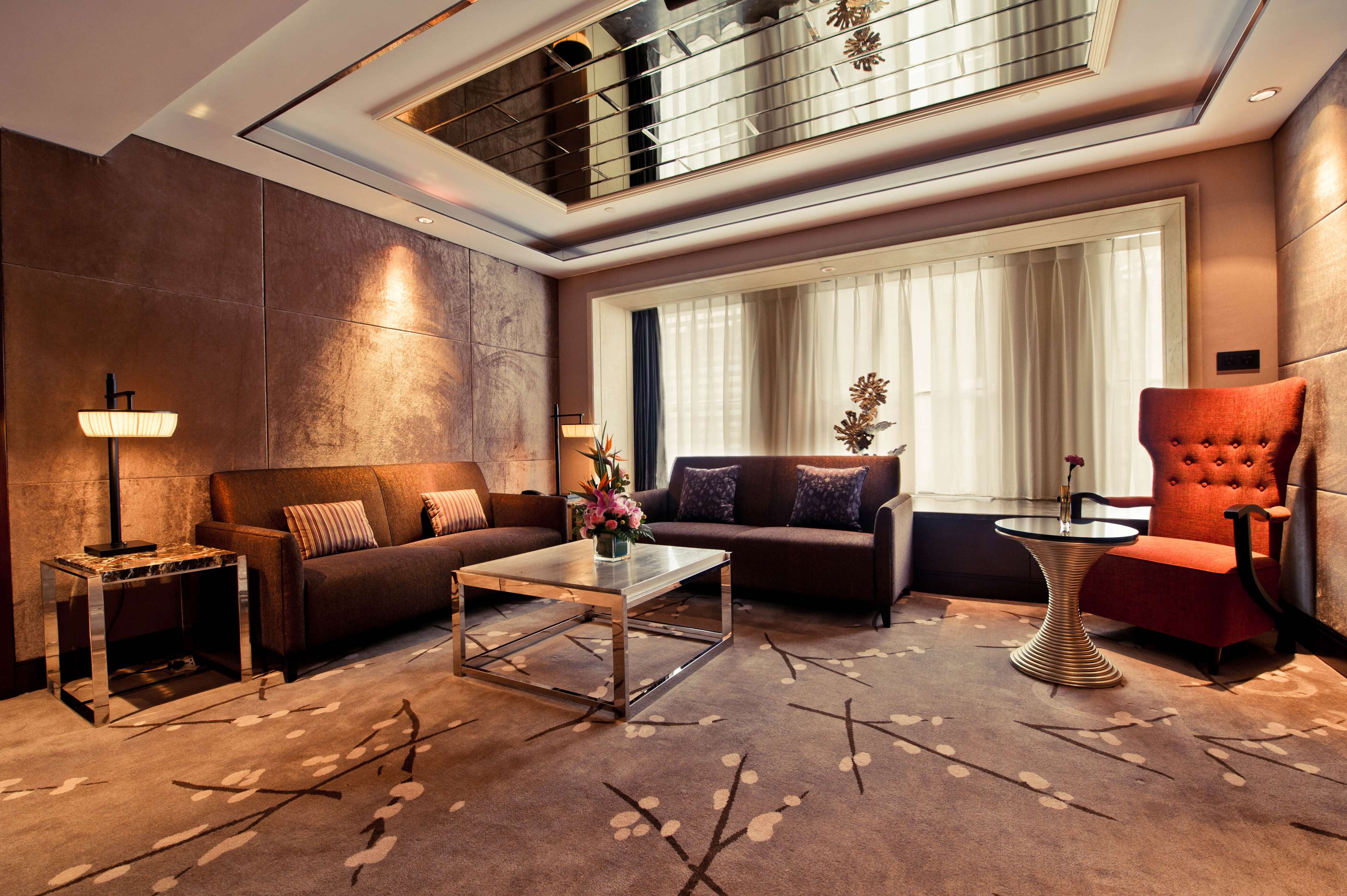 DoubleTree by Hilton Hotel Chongqing North Room Type - DELUXE SUITE KING