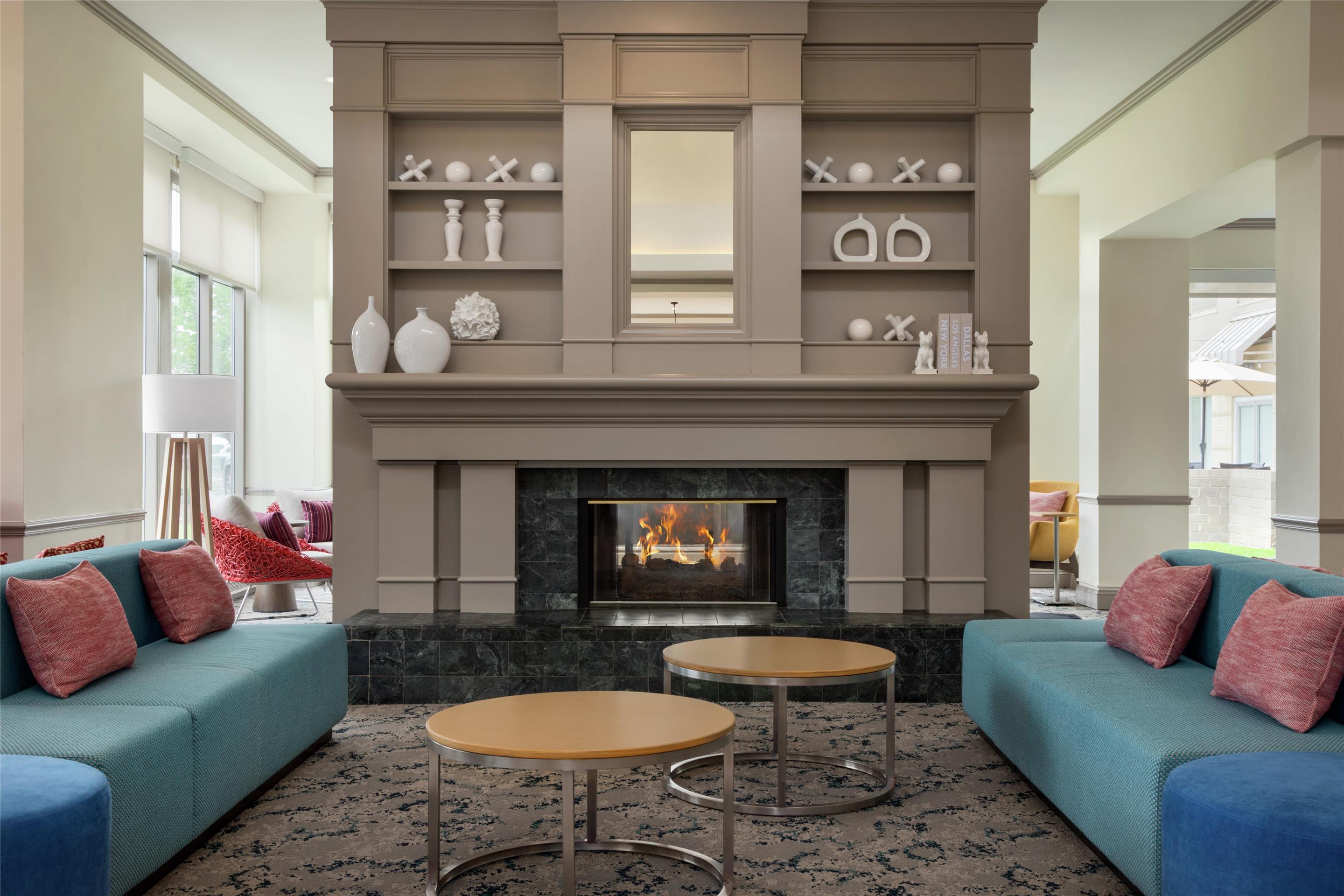 Lobby | Hilton Garden Inn Cleveland Airport
