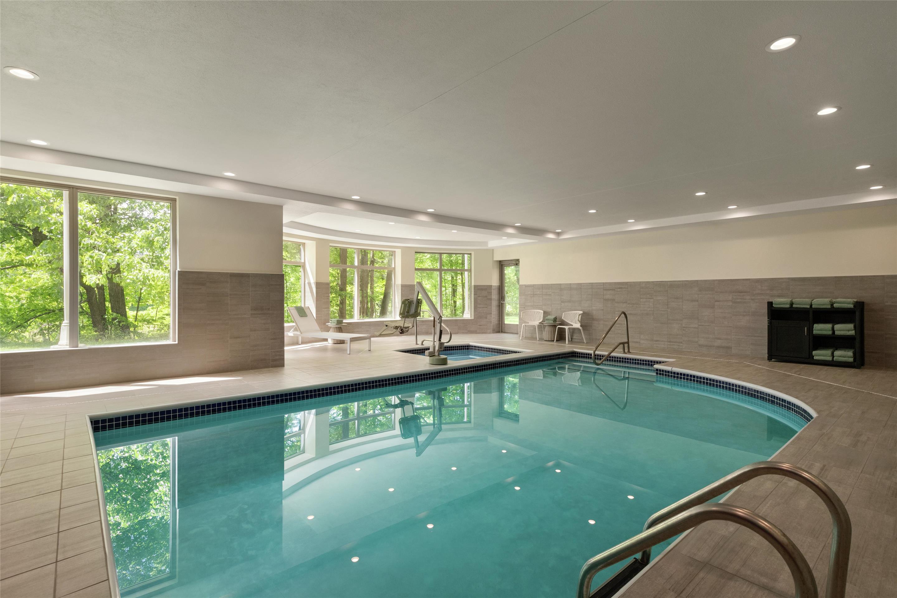 Pool | Hilton Garden Inn Cleveland Airport