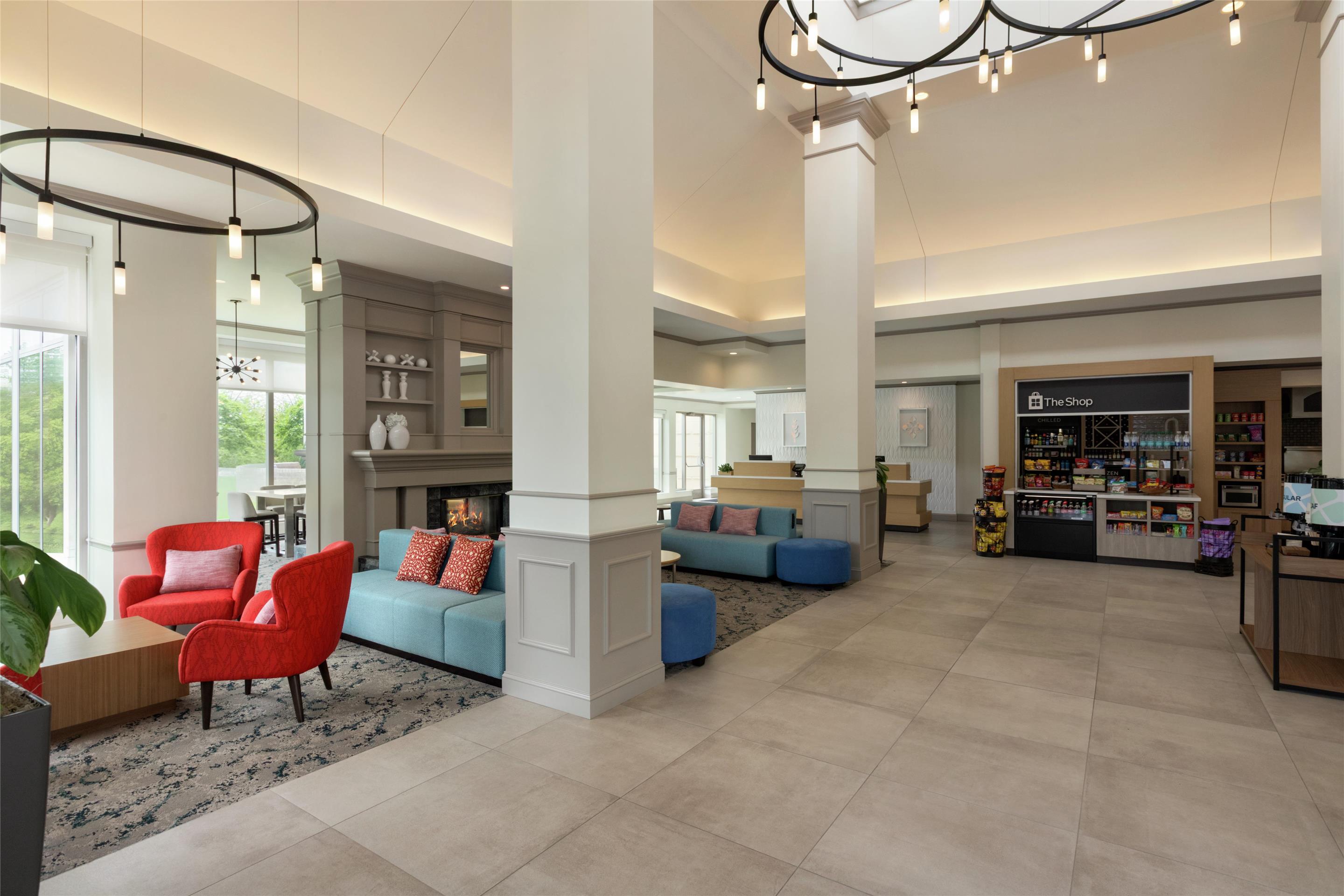 Lobby | Hilton Garden Inn Cleveland Airport
