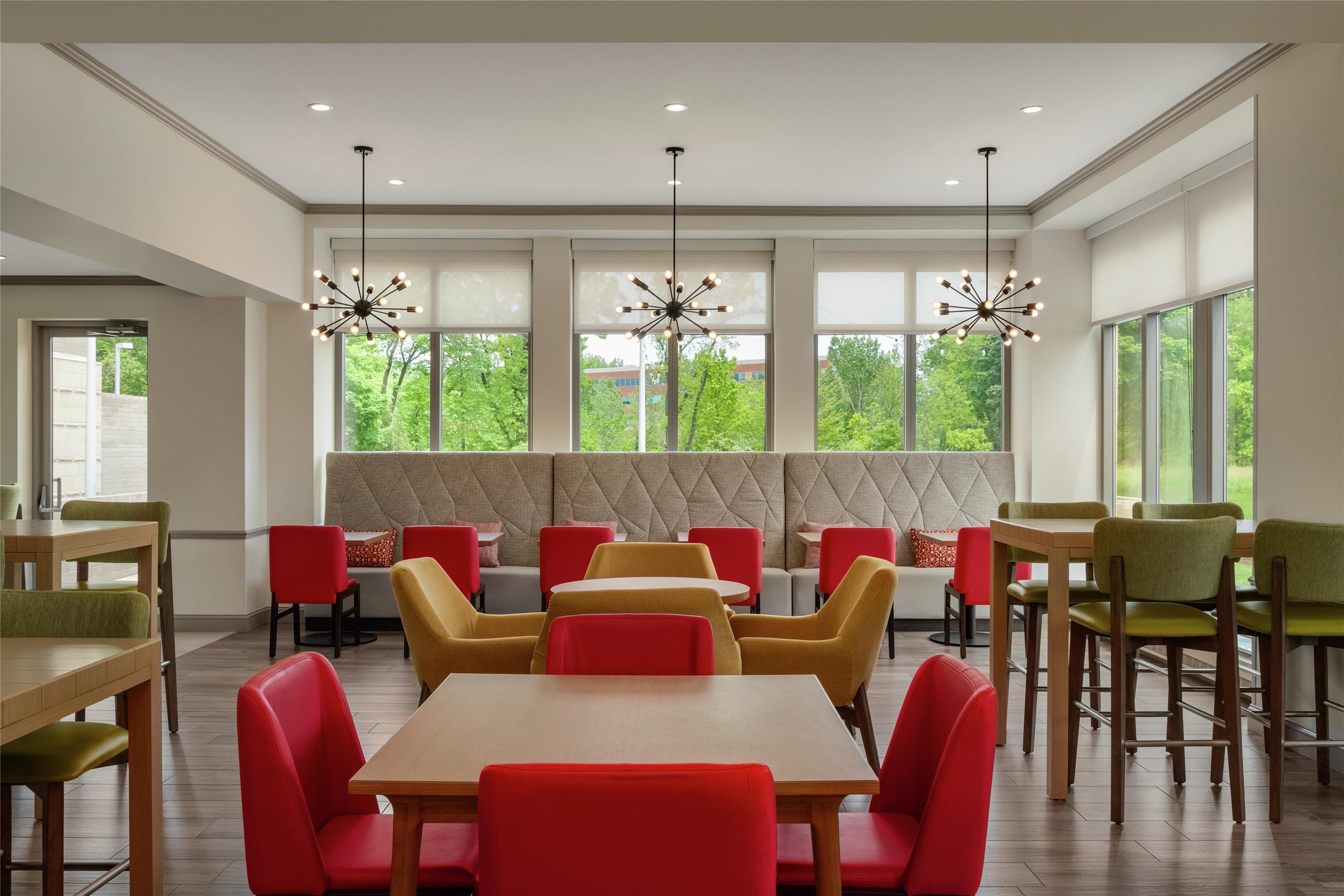 Restaurant | Hilton Garden Inn Cleveland Airport