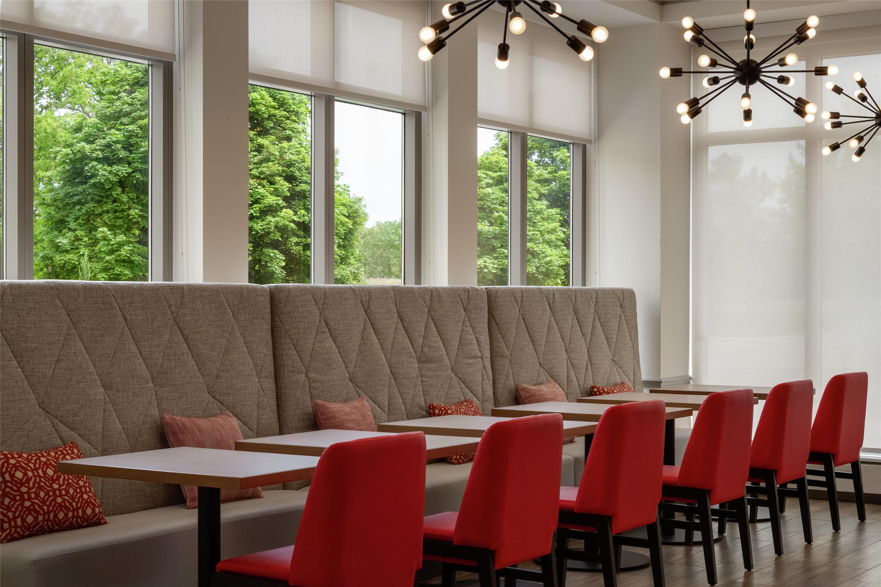 Restaurant | Hilton Garden Inn Cleveland Airport