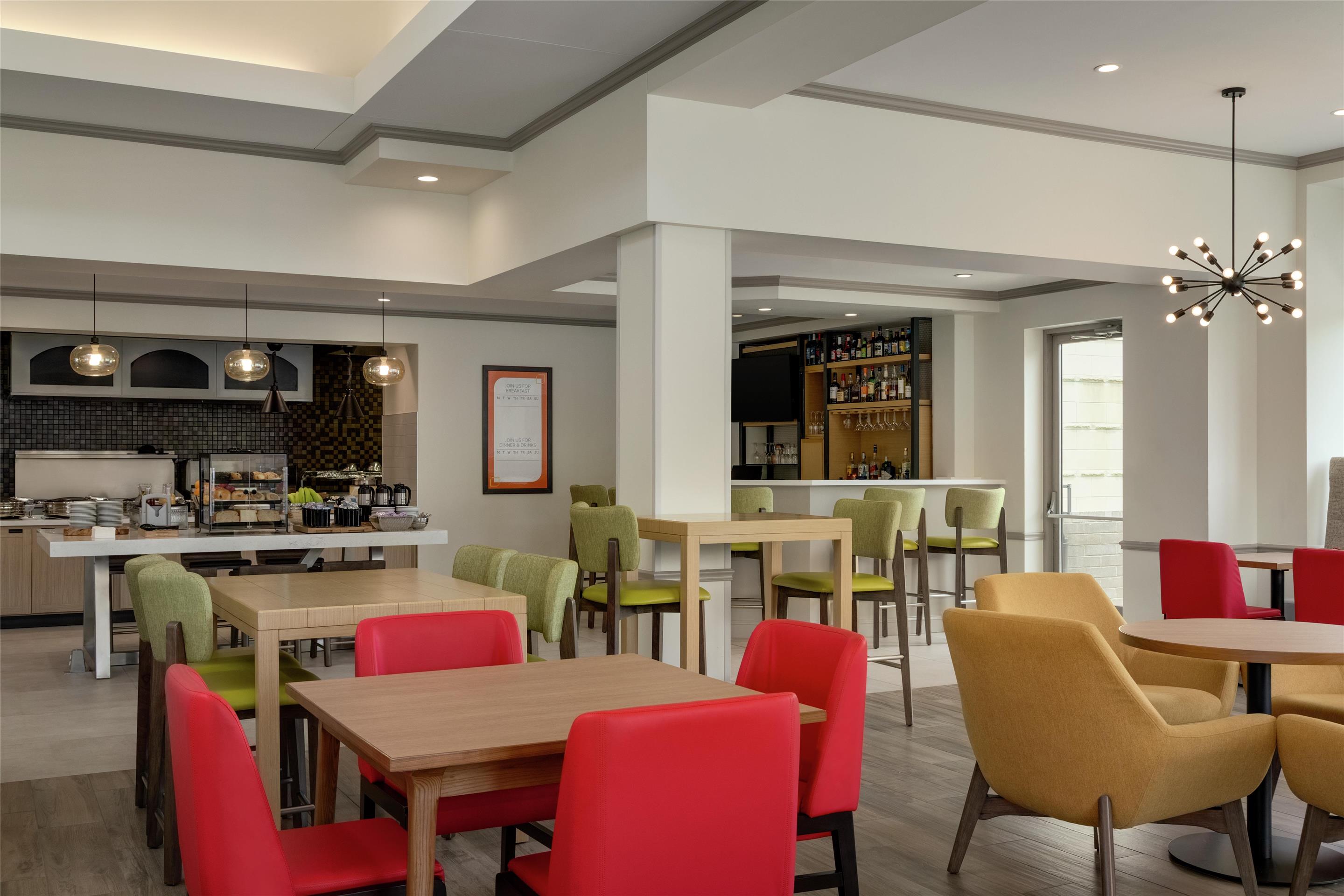 BarLounge | Hilton Garden Inn Cleveland Airport