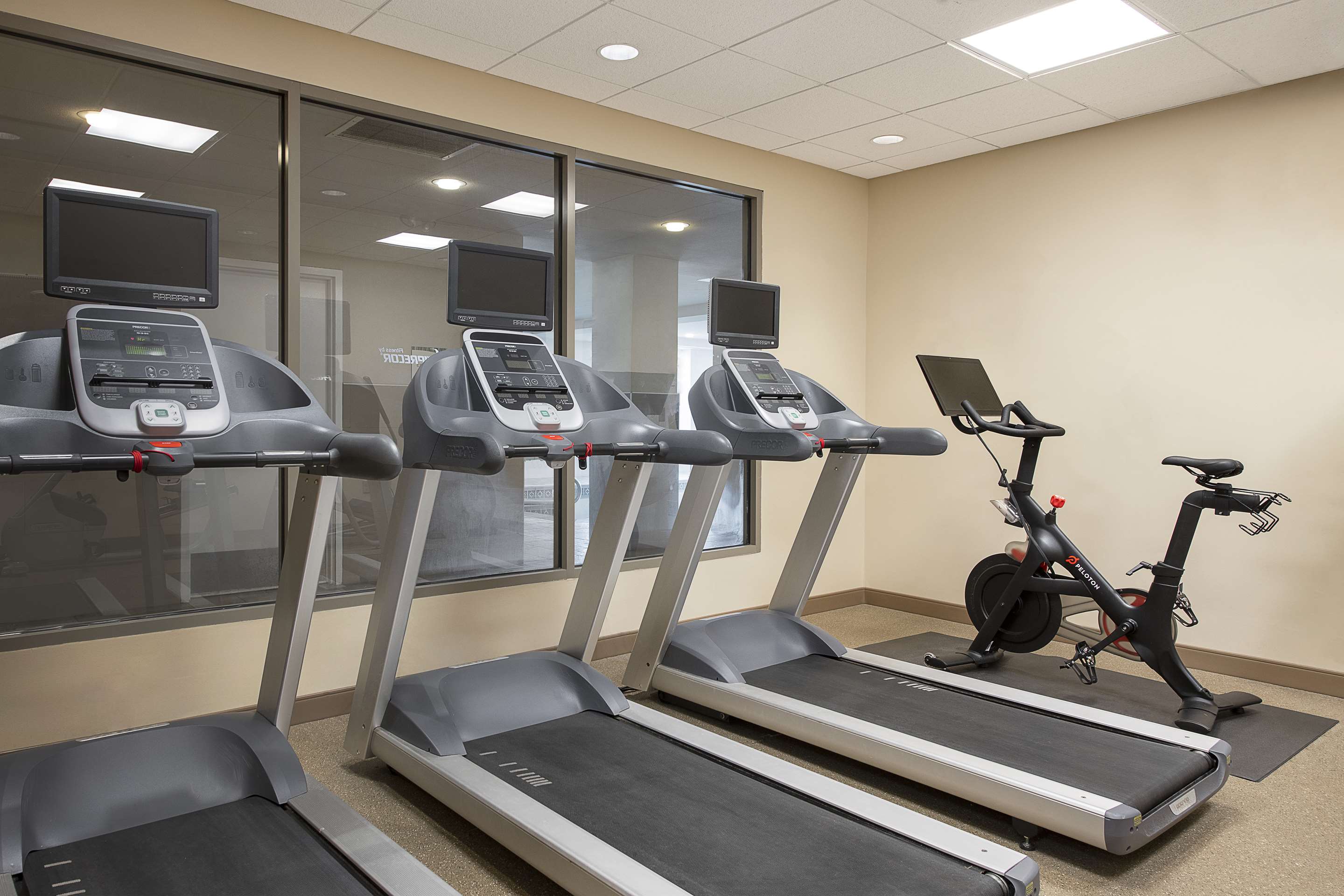 Health club fitness center gym | Hilton Garden Inn Cleveland Downtown